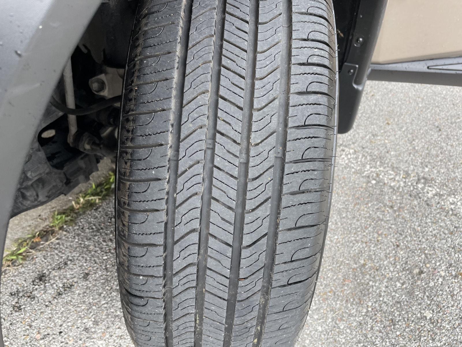 Vehicle photo 11