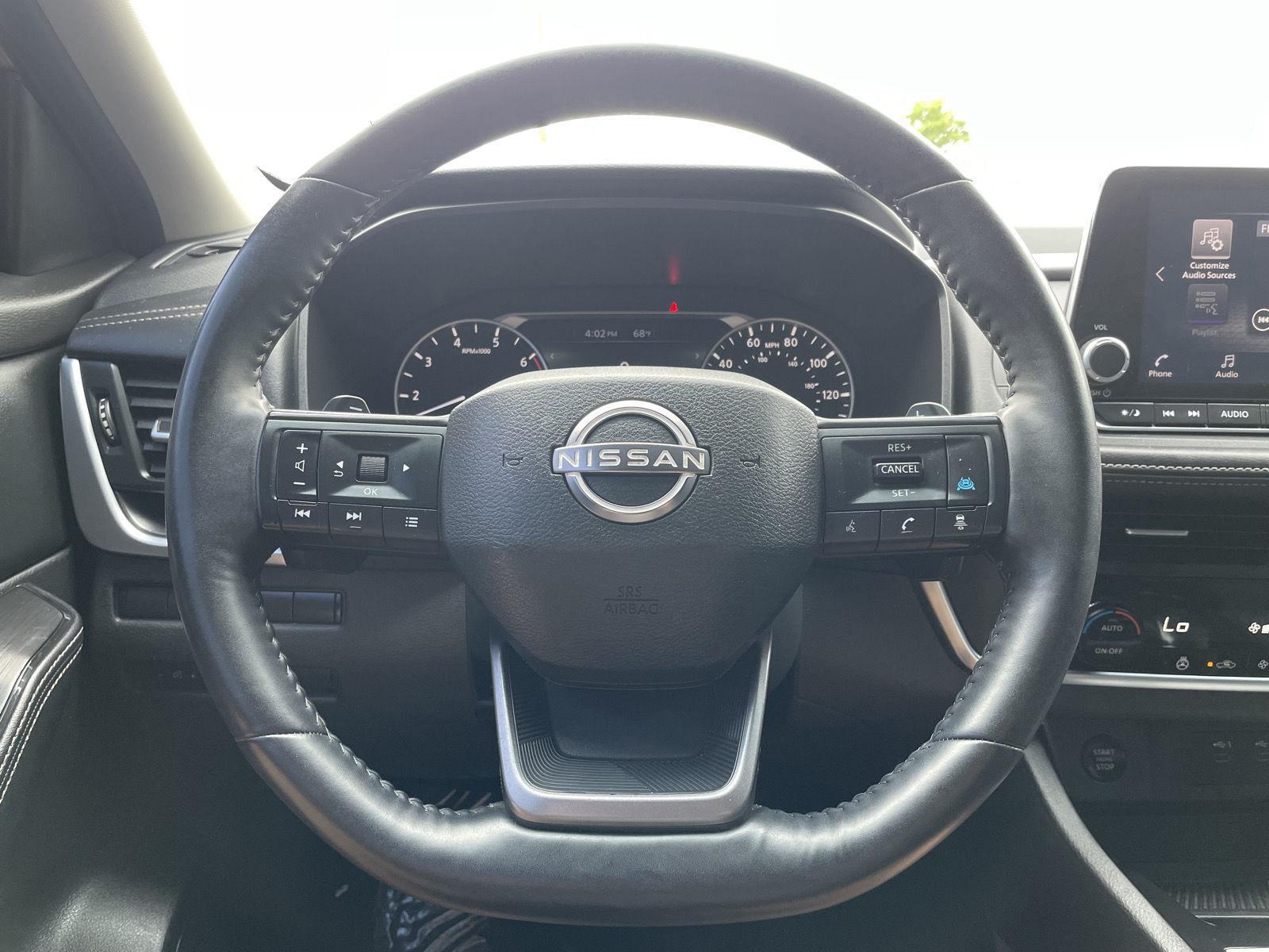 Vehicle photo 12
