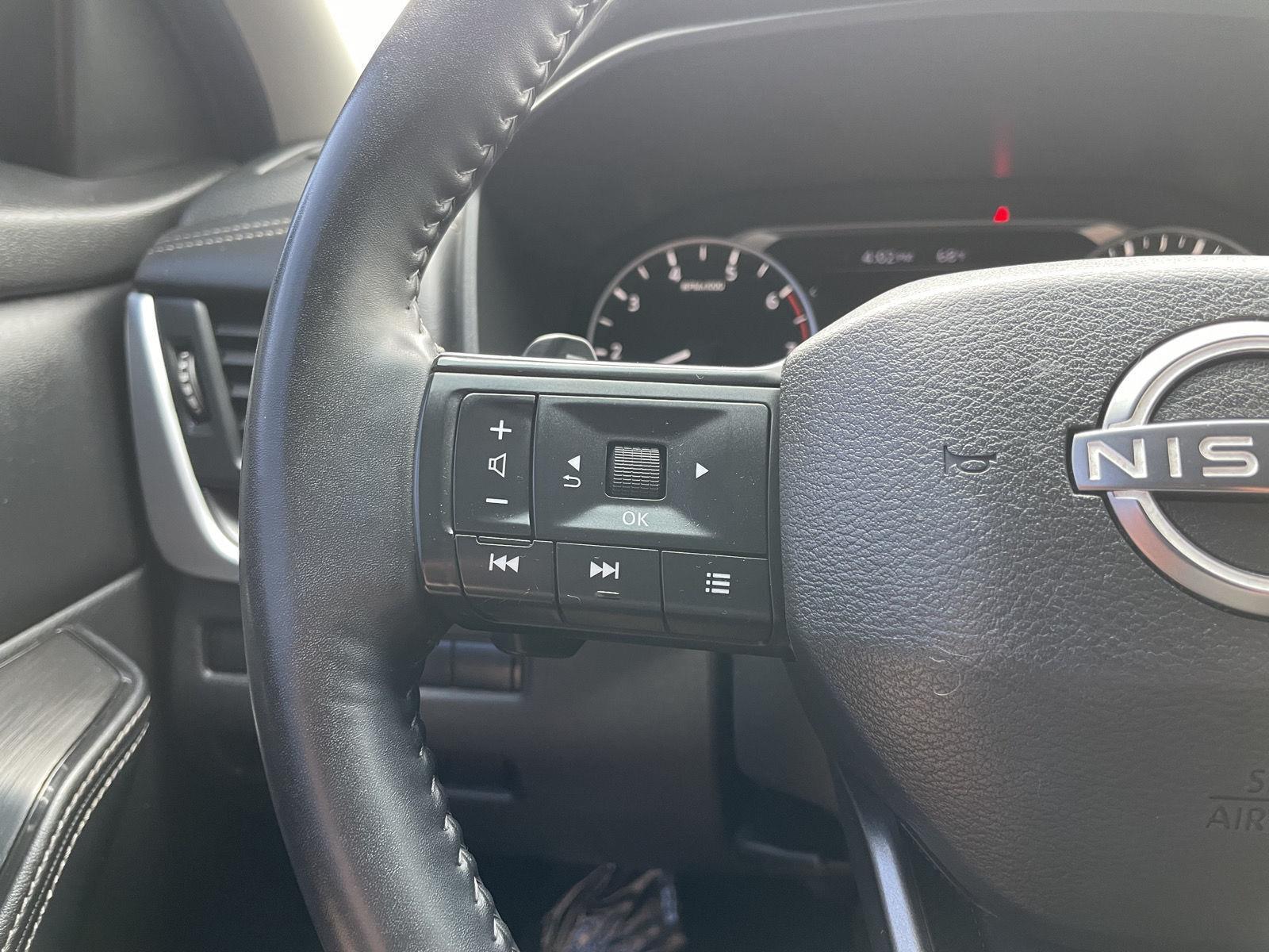 Vehicle photo 13