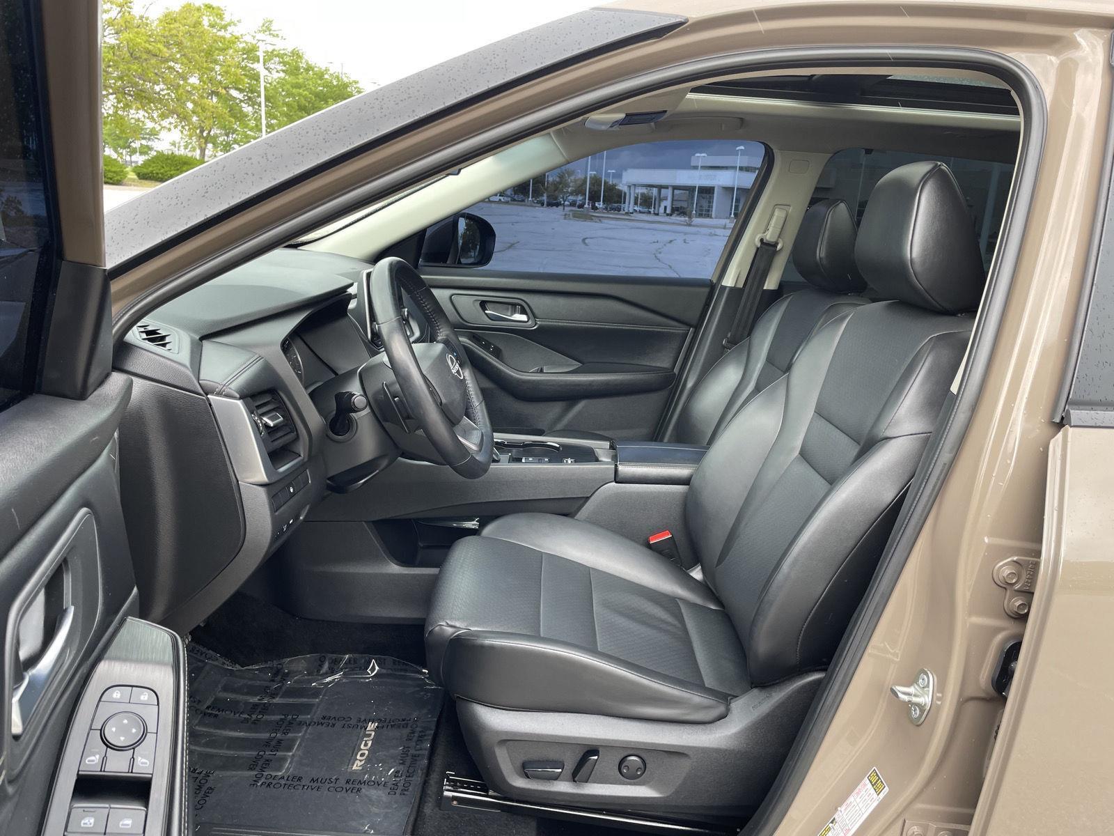 Vehicle photo 17