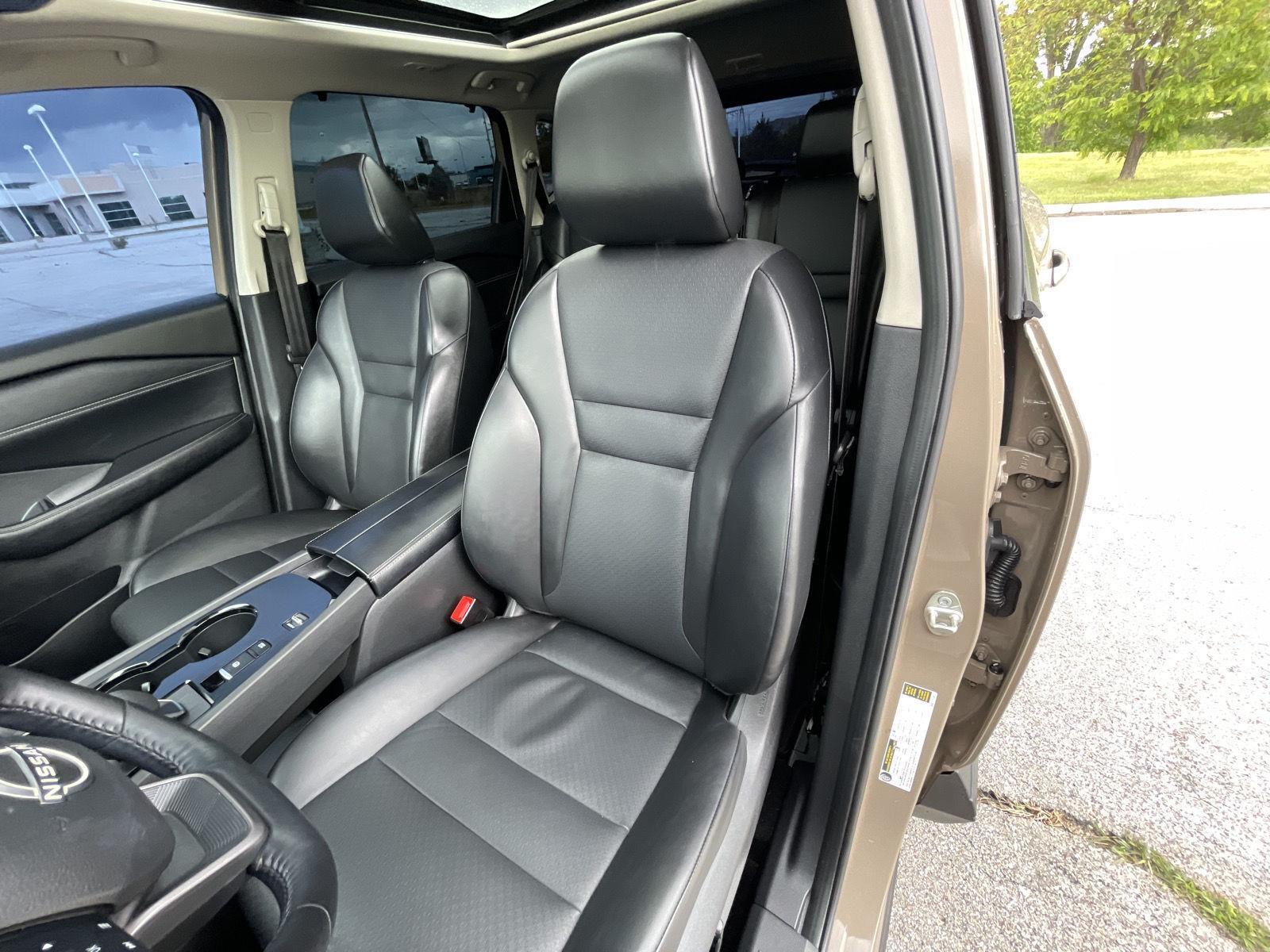 Vehicle photo 18