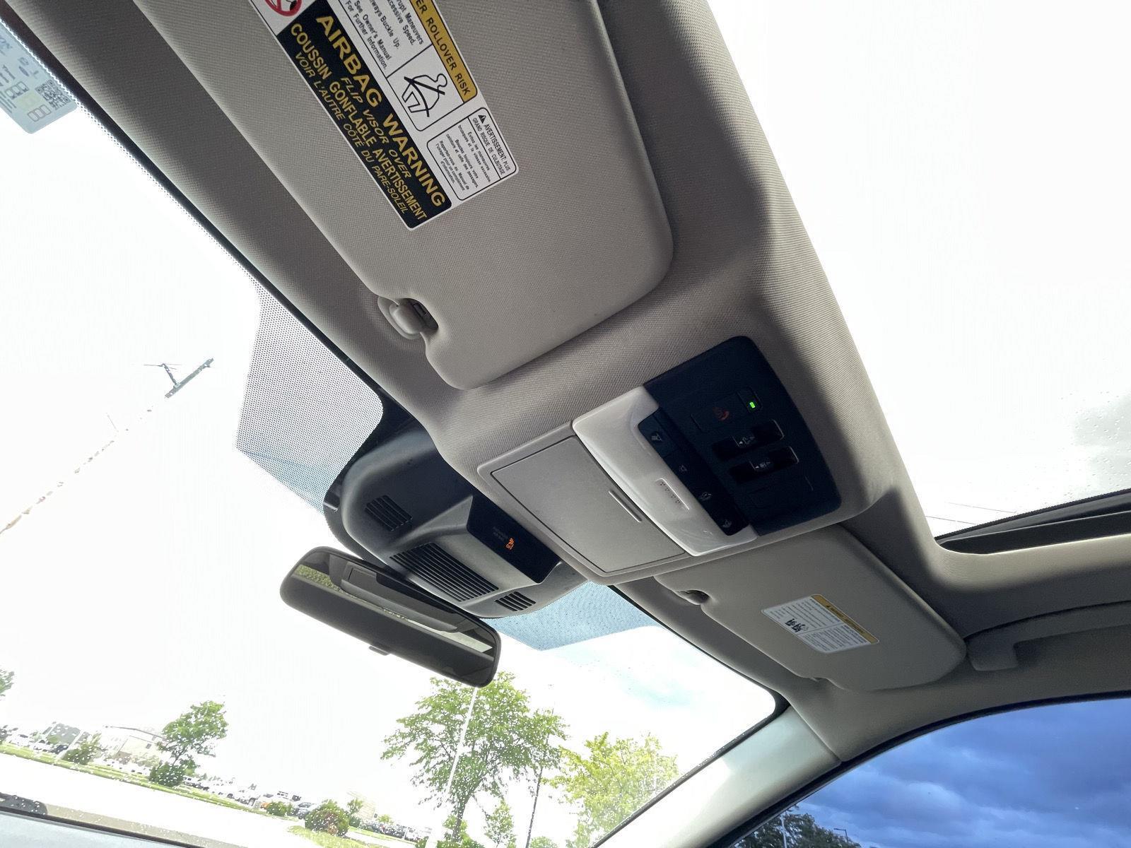 Vehicle photo 21