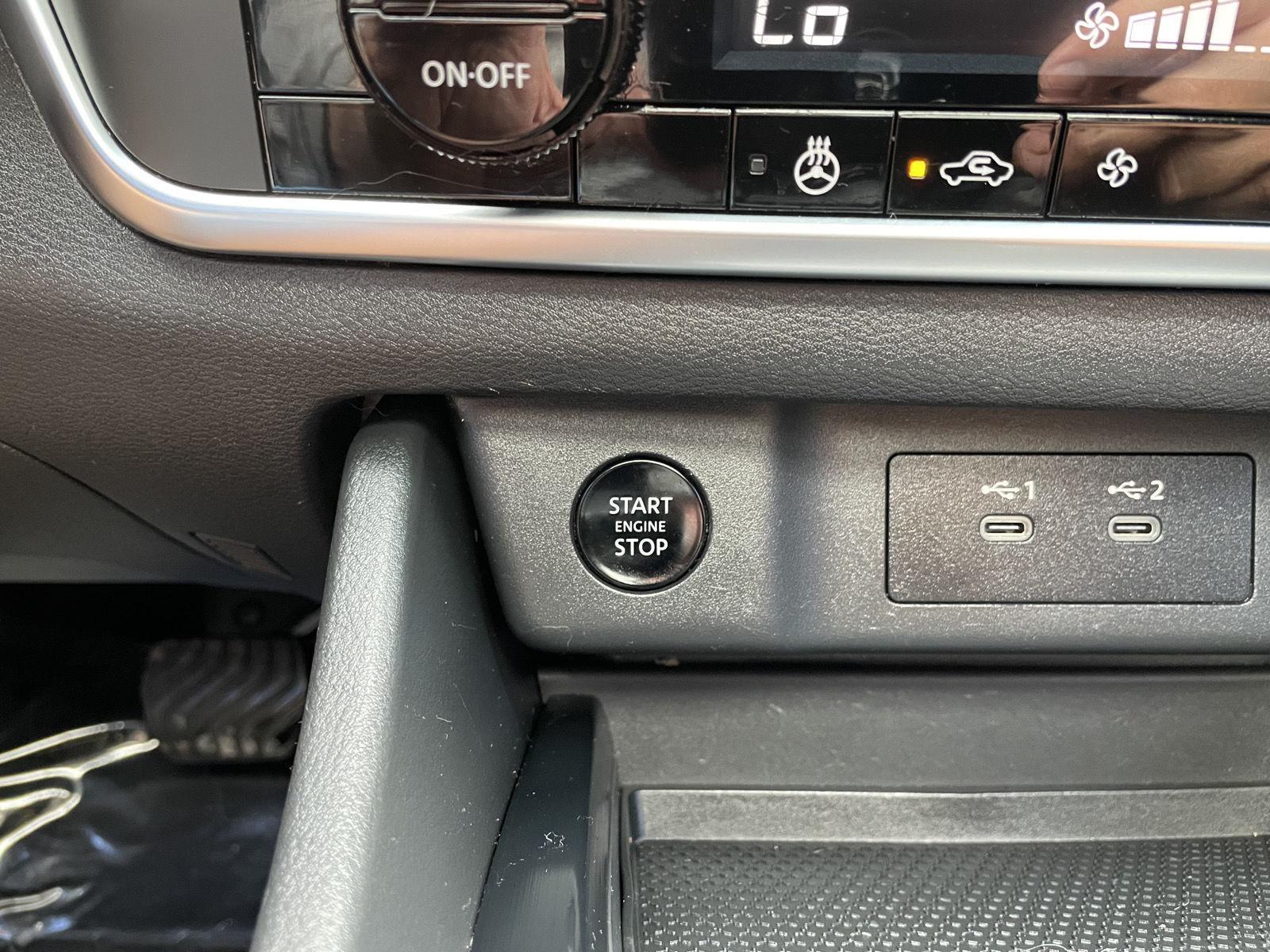Vehicle photo 25