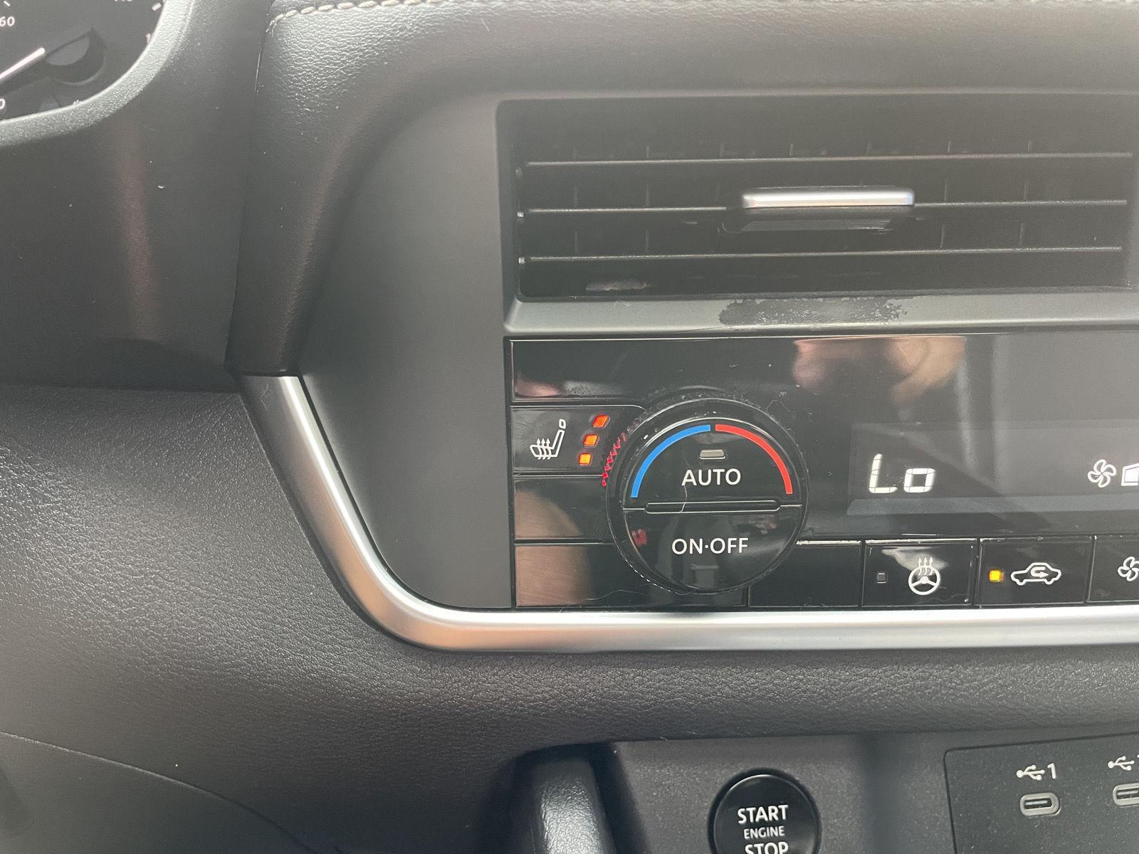 Vehicle photo 28