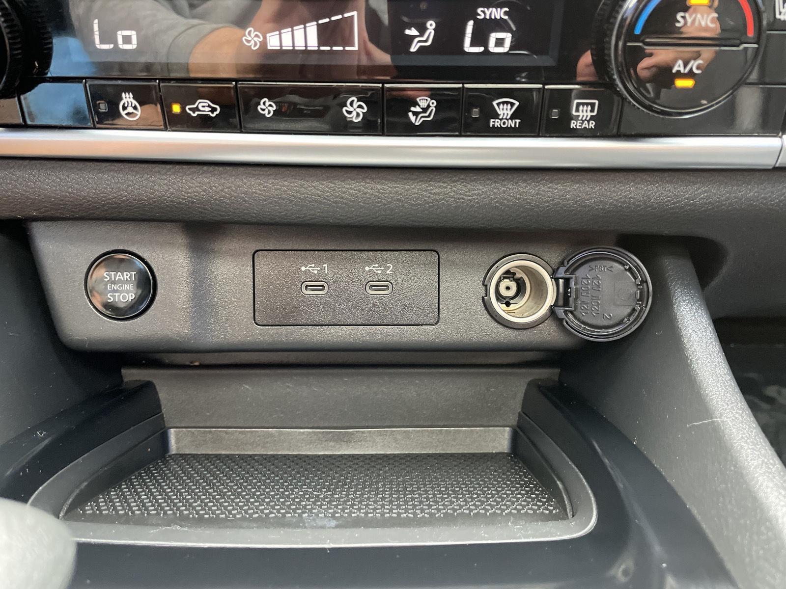 Vehicle photo 29