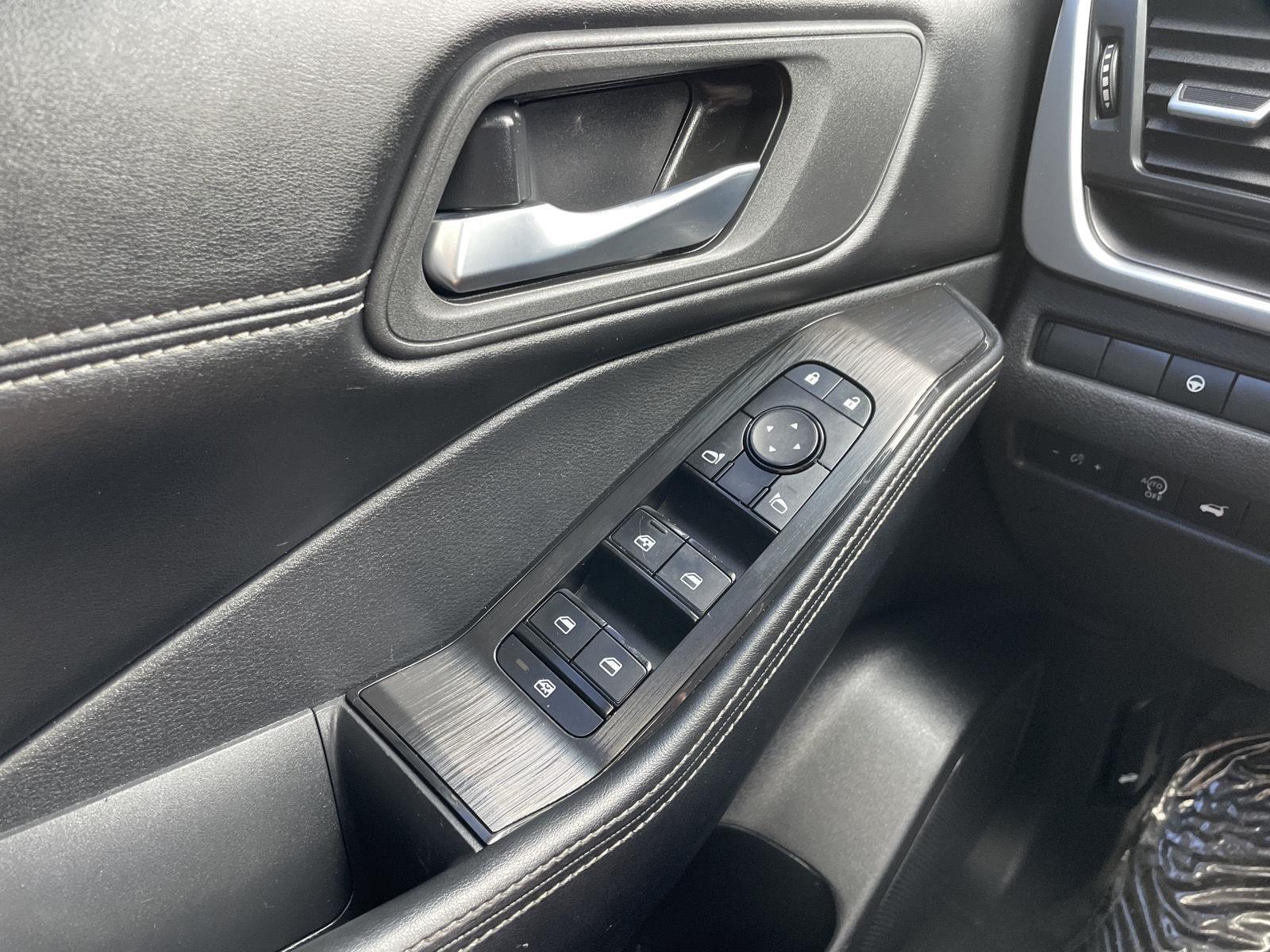 Vehicle photo 30