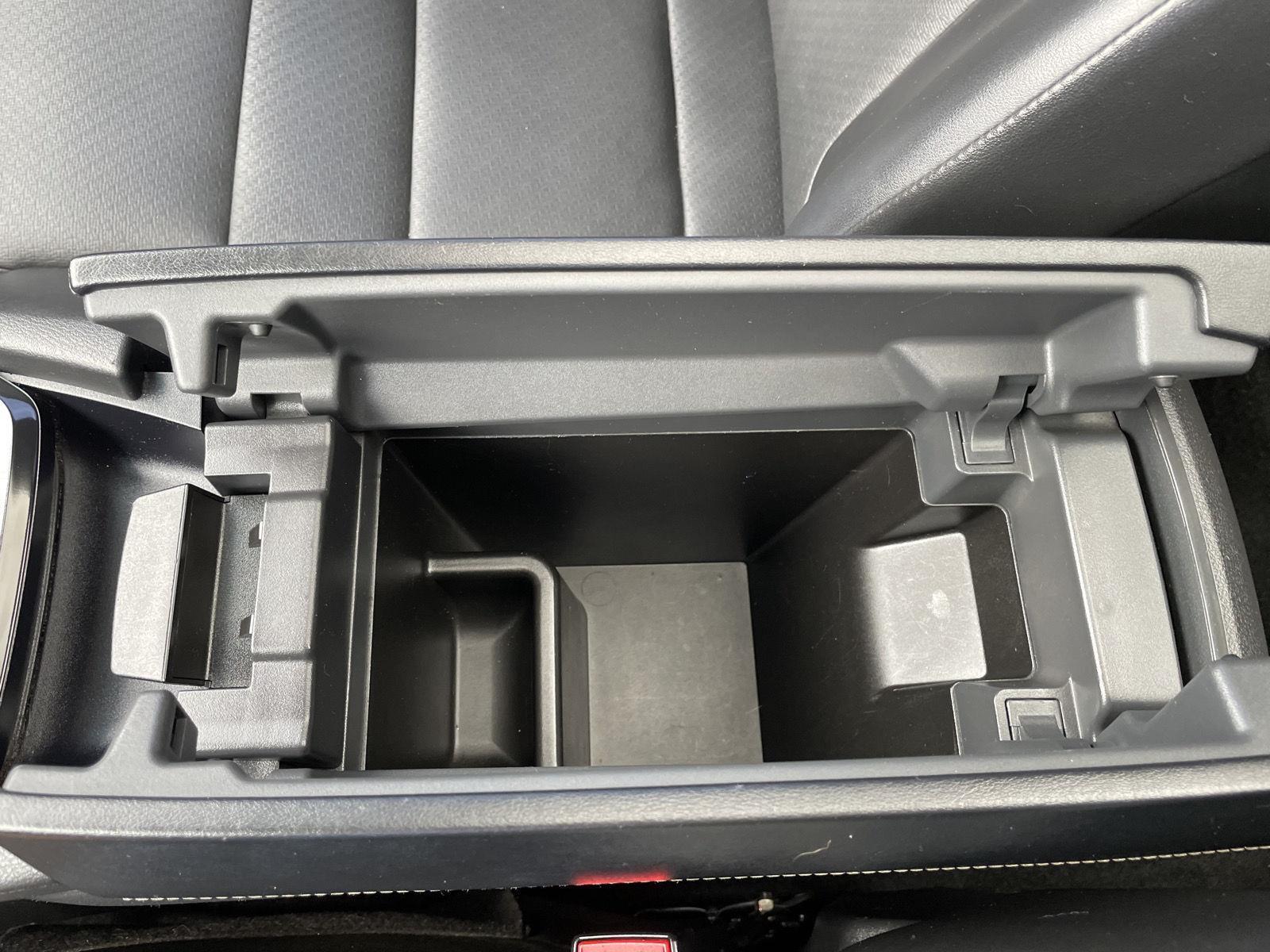 Vehicle photo 32
