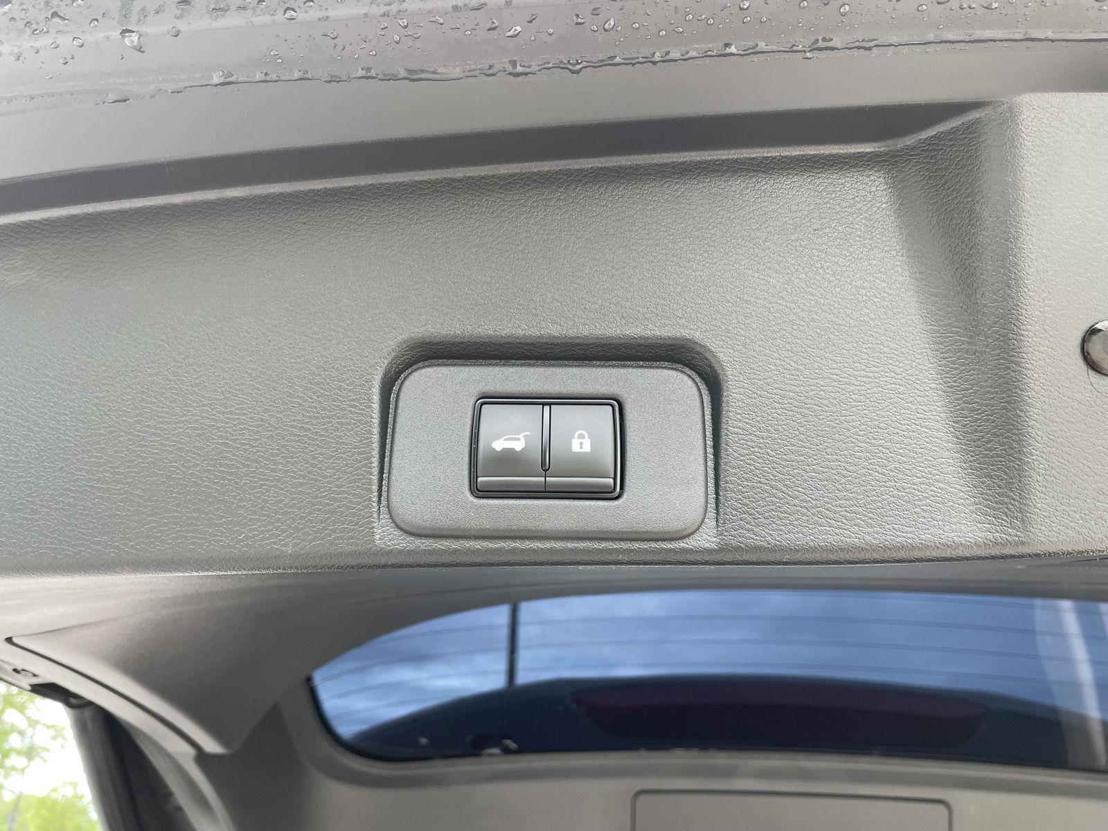 Vehicle photo 38