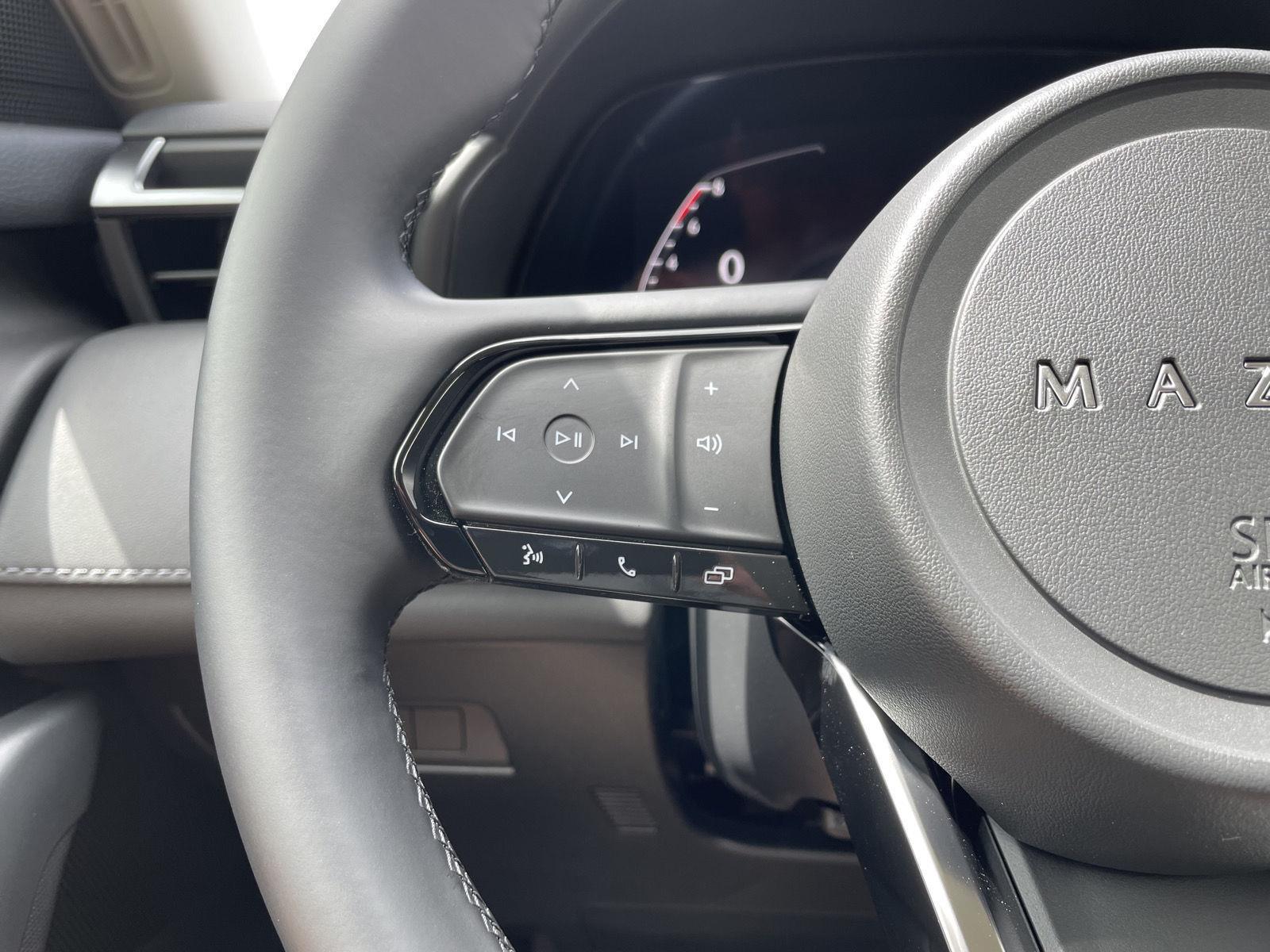Vehicle photo 12