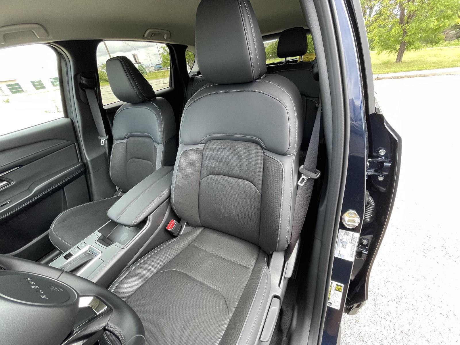 Vehicle photo 17