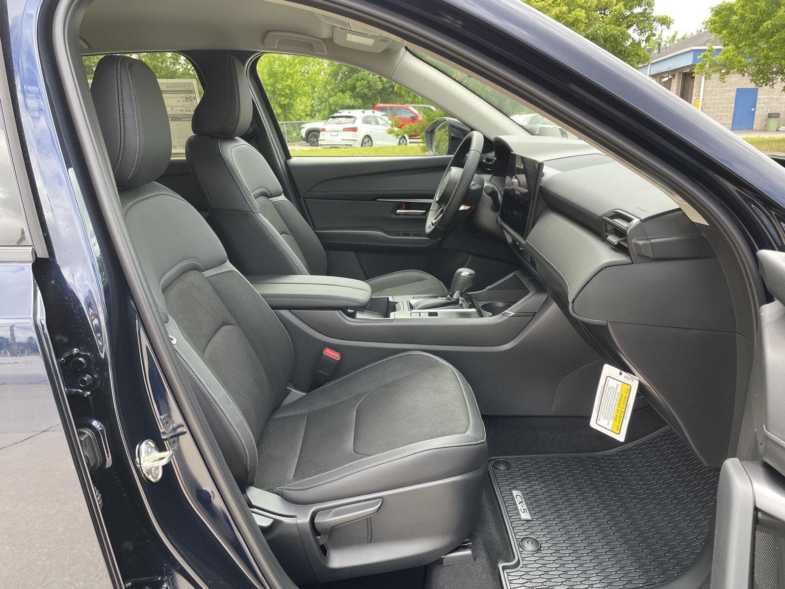 Vehicle photo 18