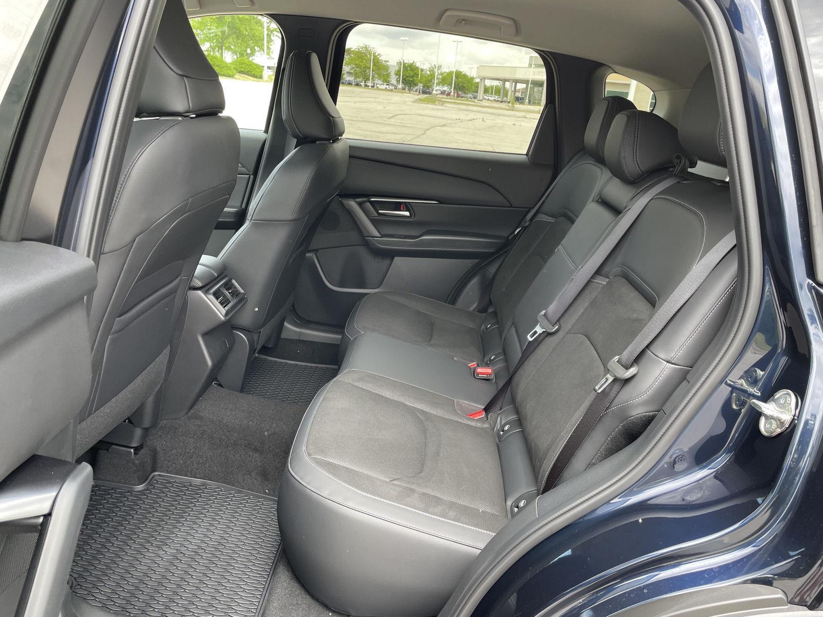 Vehicle photo 19