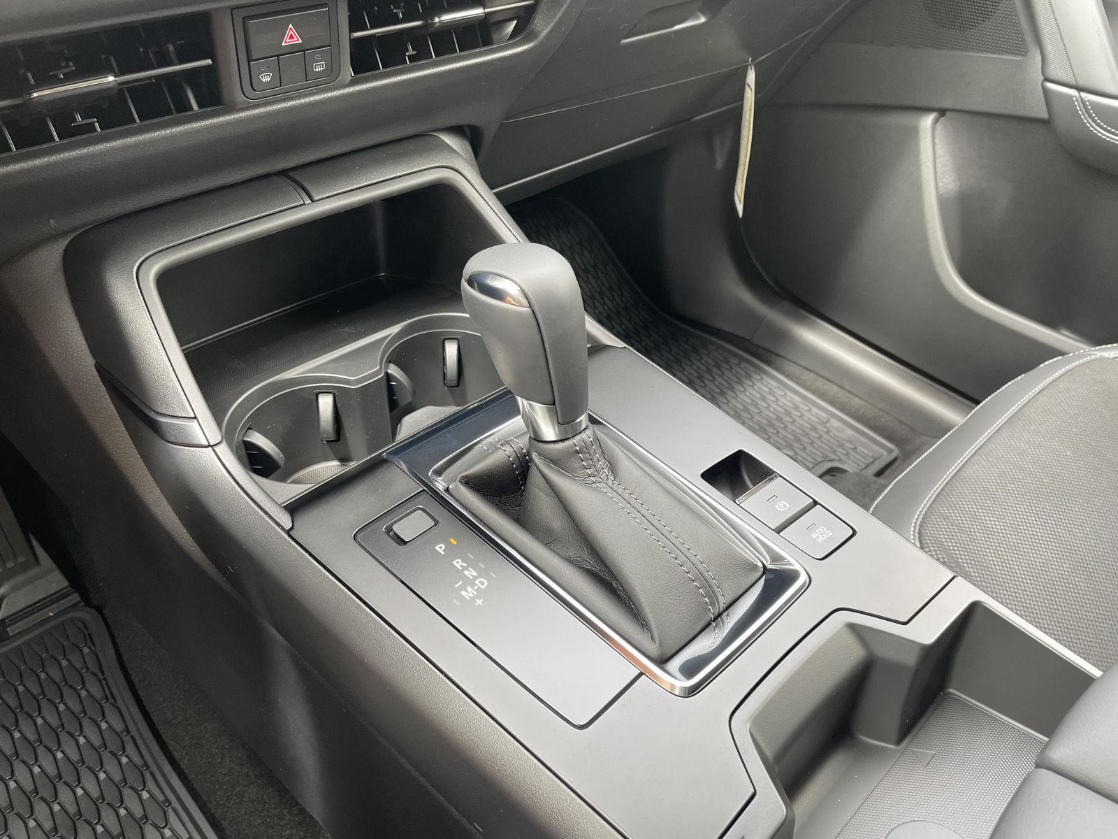 Vehicle photo 25
