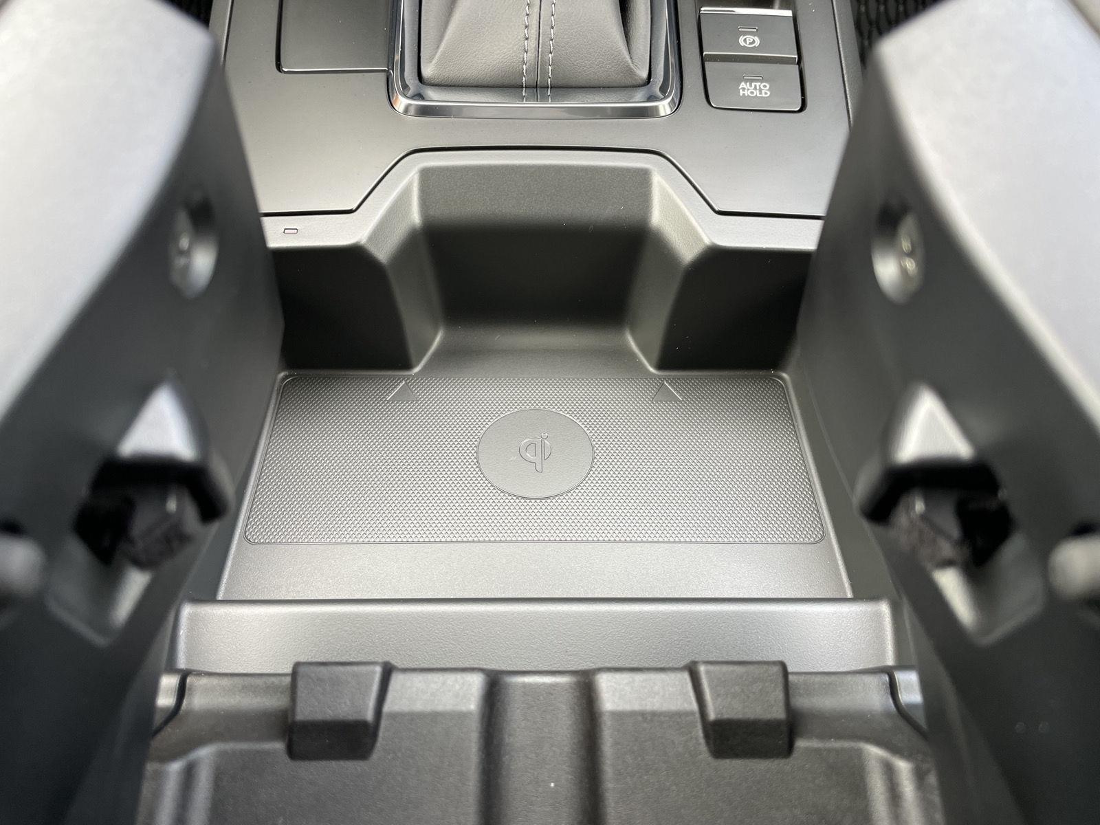Vehicle photo 26