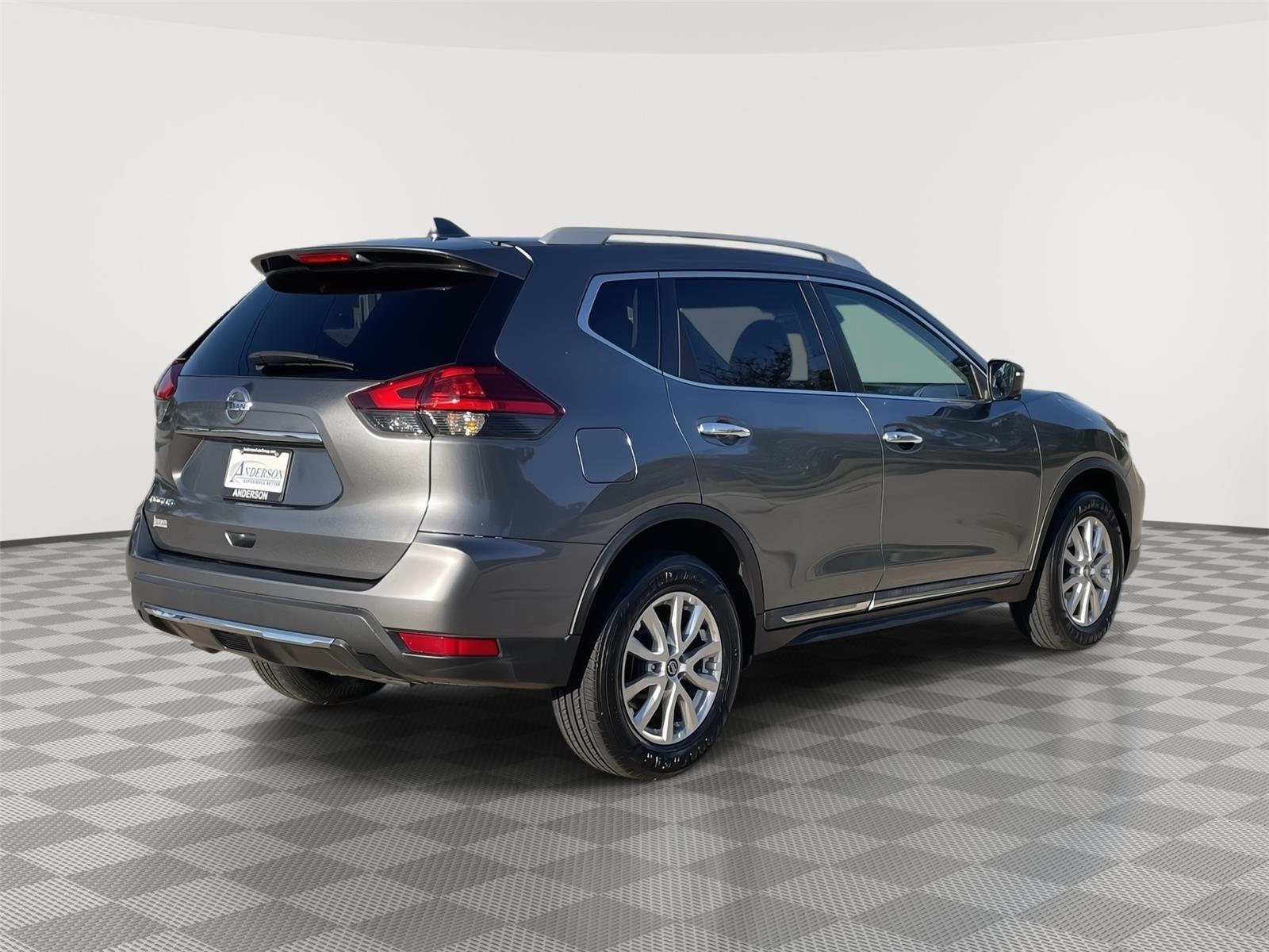 Vehicle photo 7