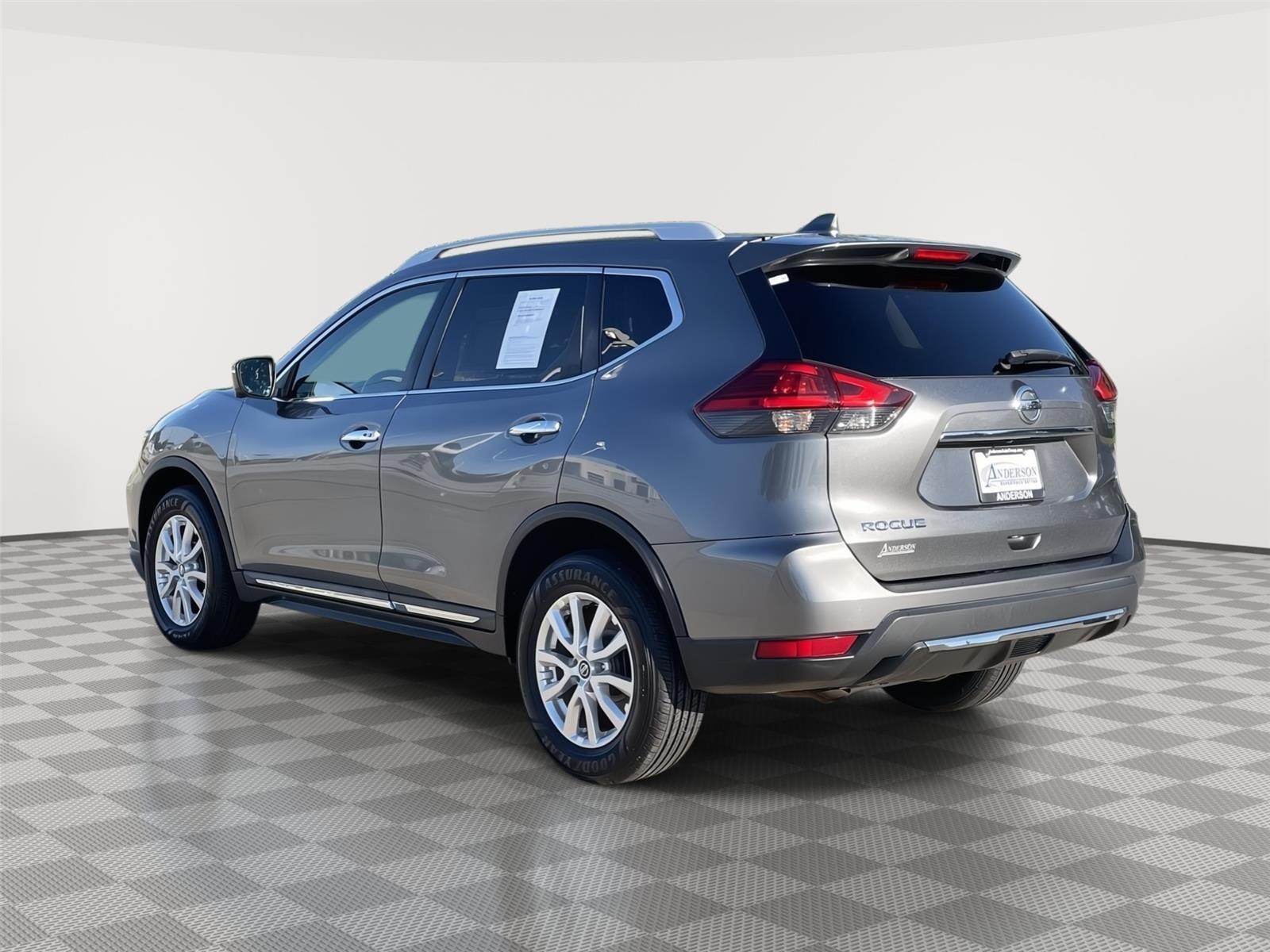 Vehicle photo 9