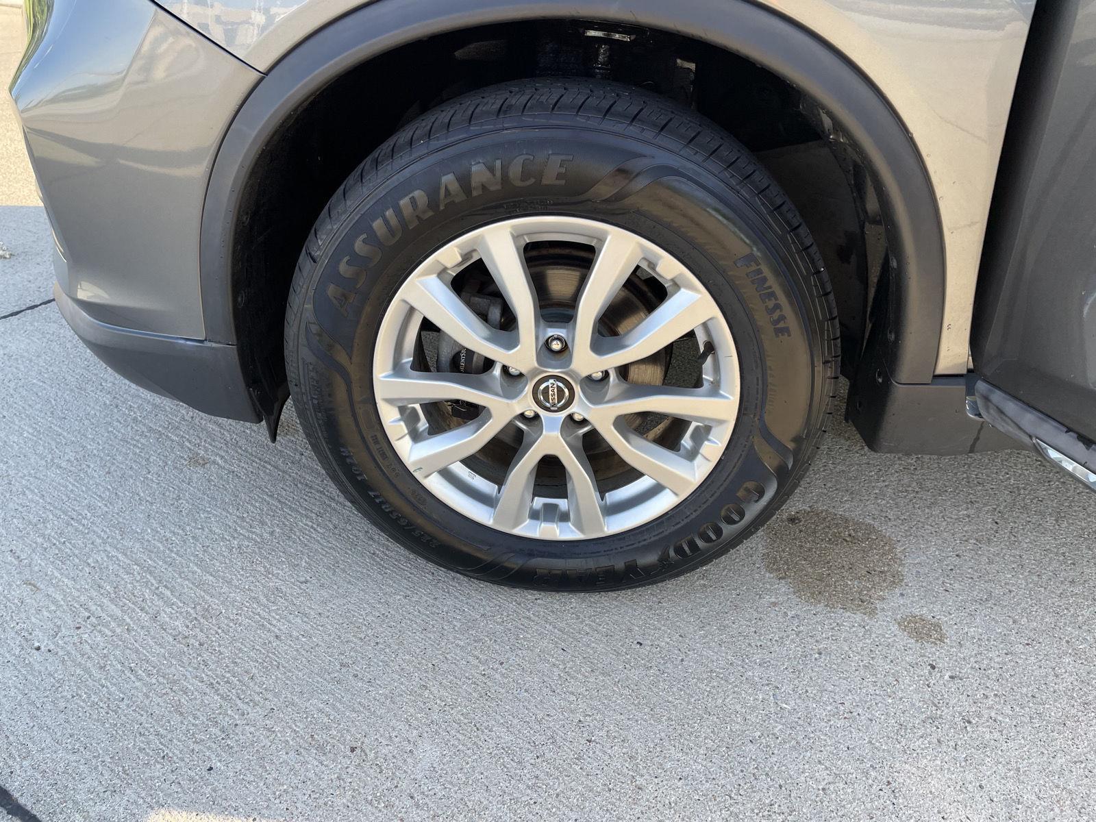 Vehicle photo 10