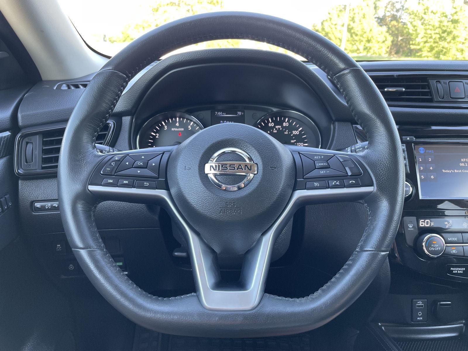 Vehicle photo 12