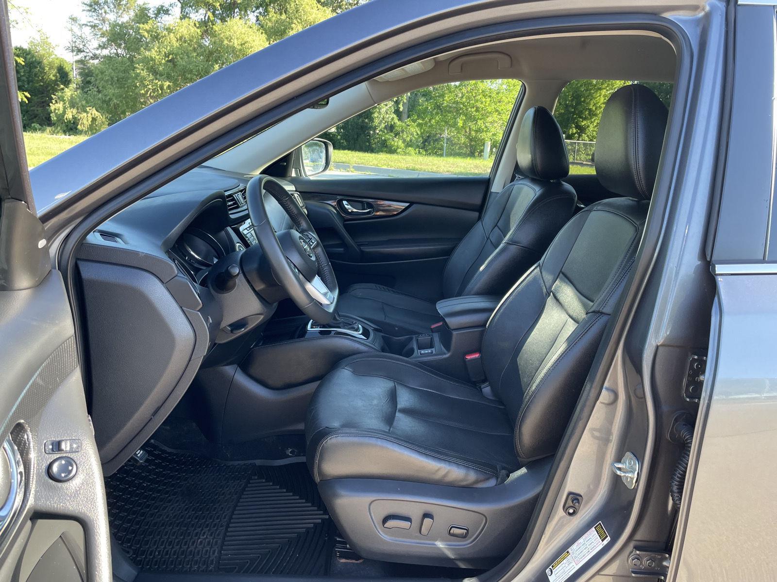 Vehicle photo 17