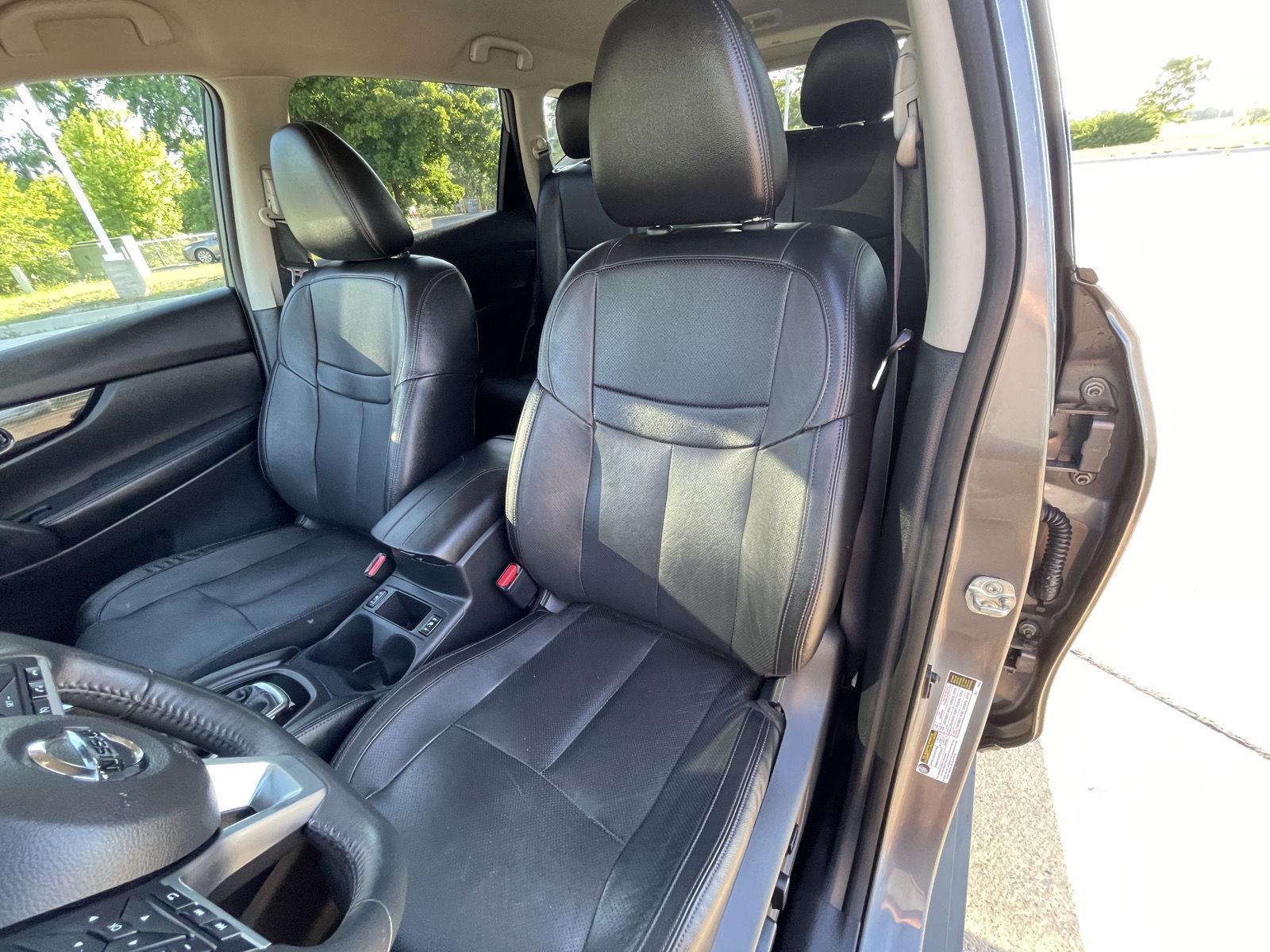 Vehicle photo 18
