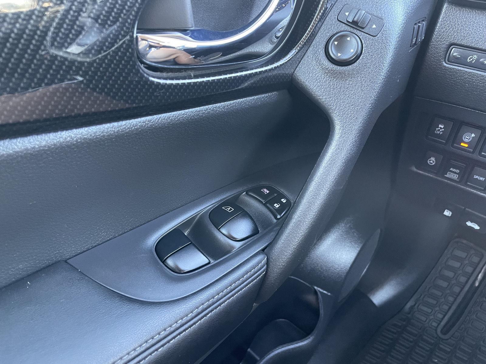 Vehicle photo 30