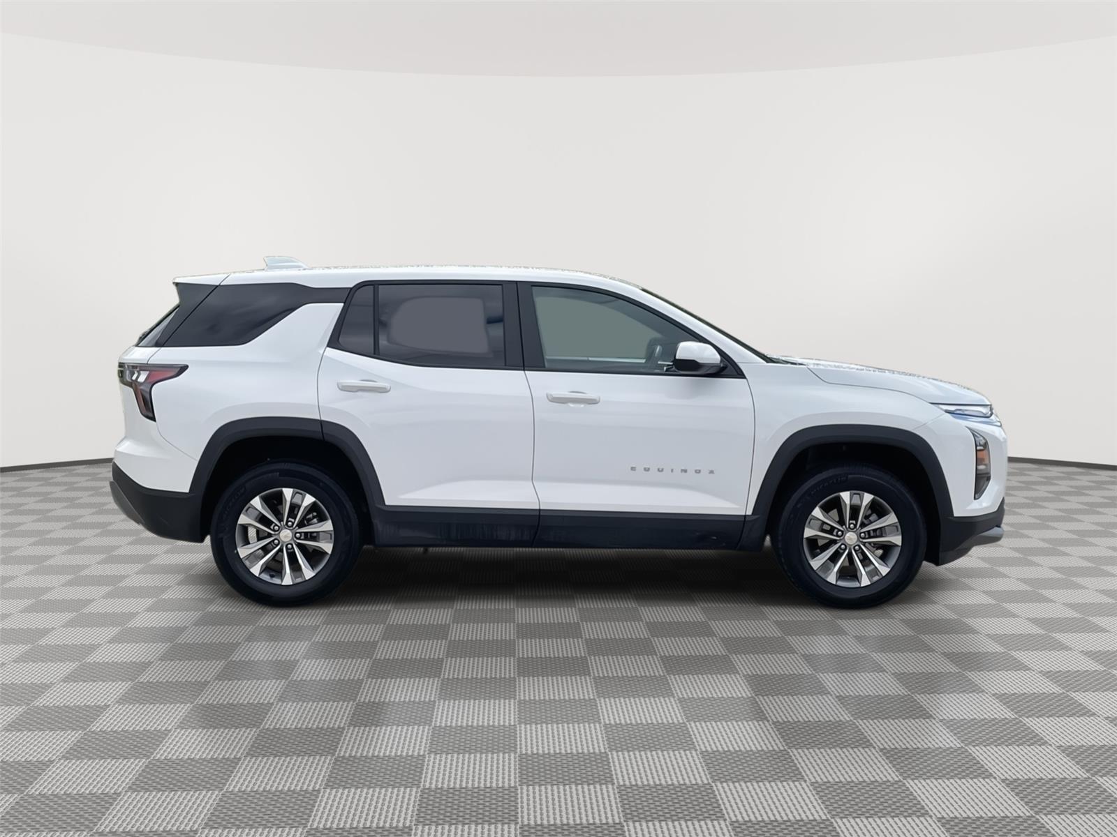 Vehicle photo 6
