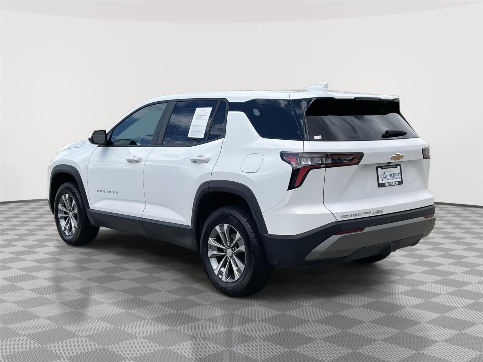 Vehicle photo 9