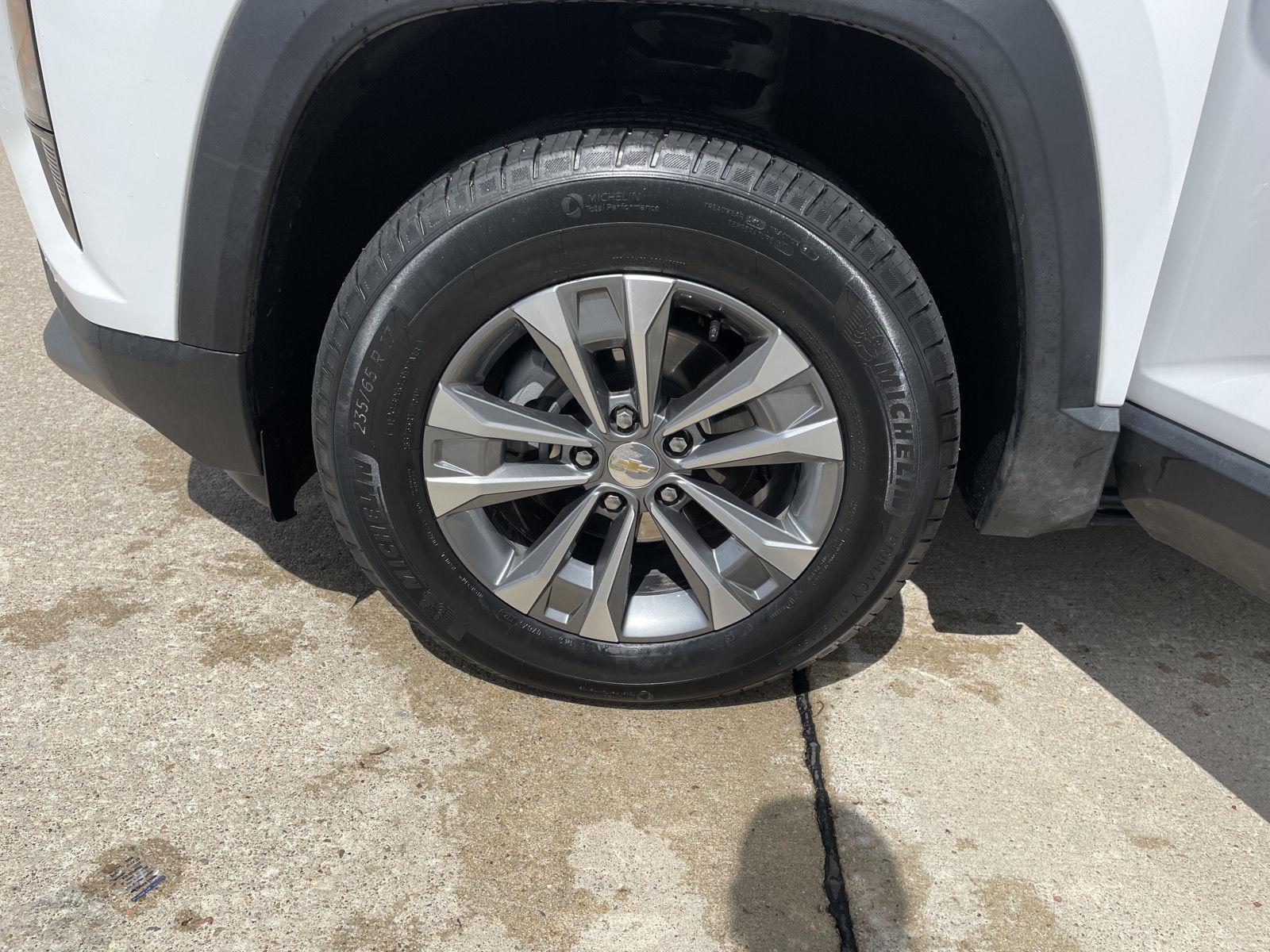 Vehicle photo 10