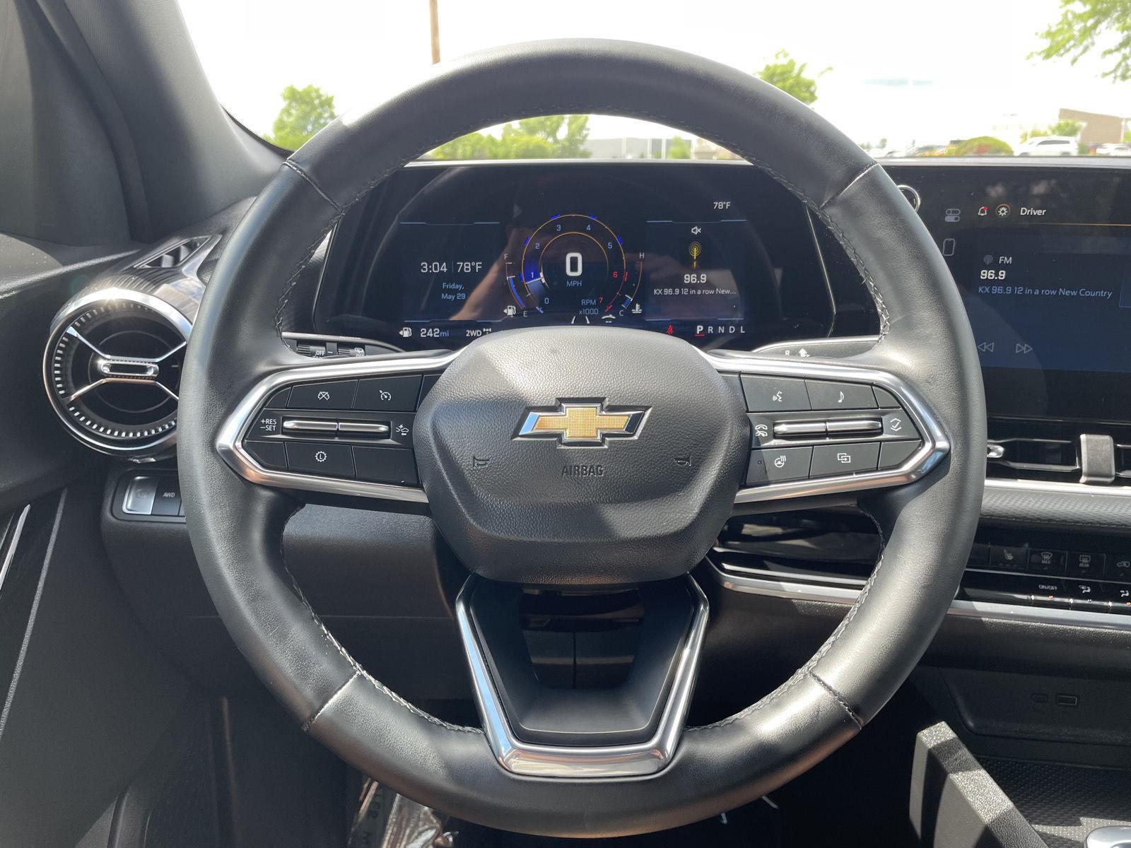 Vehicle photo 12