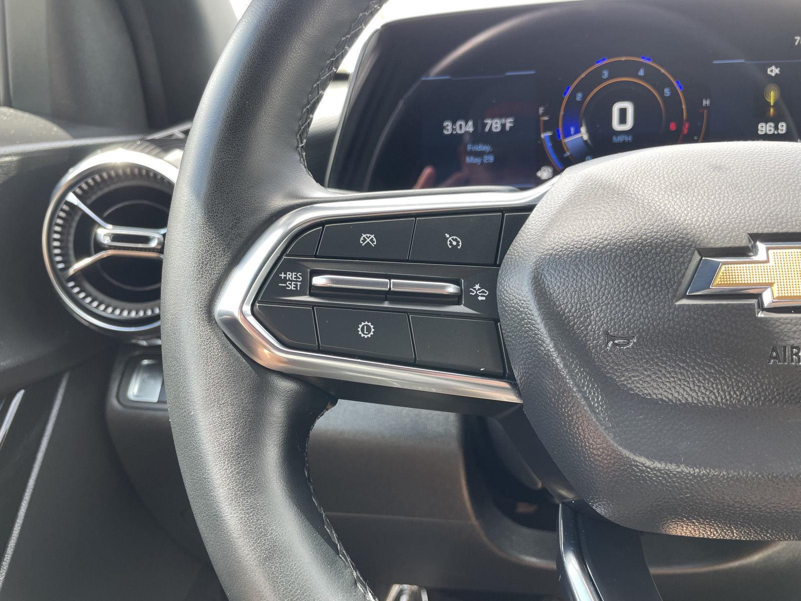 Vehicle photo 13