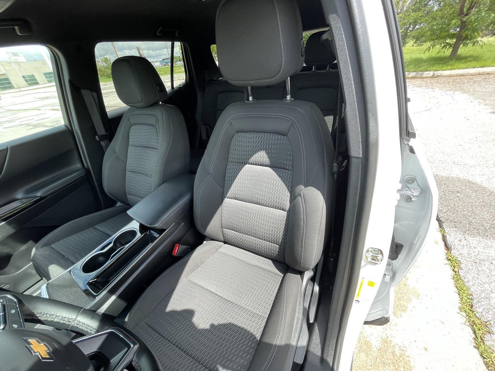 Vehicle photo 17