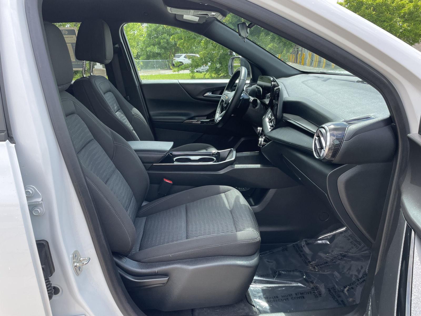 Vehicle photo 18