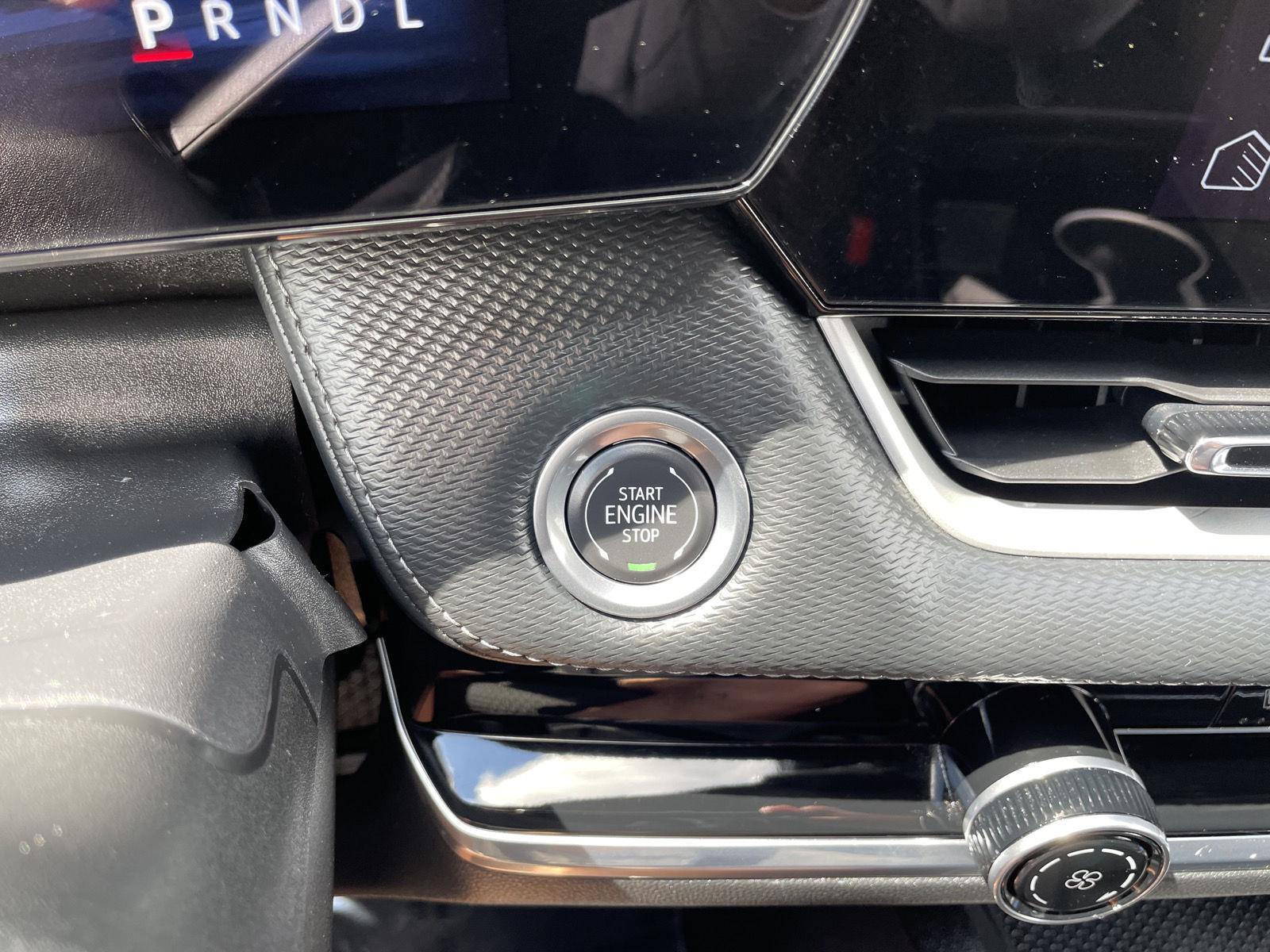 Vehicle photo 23