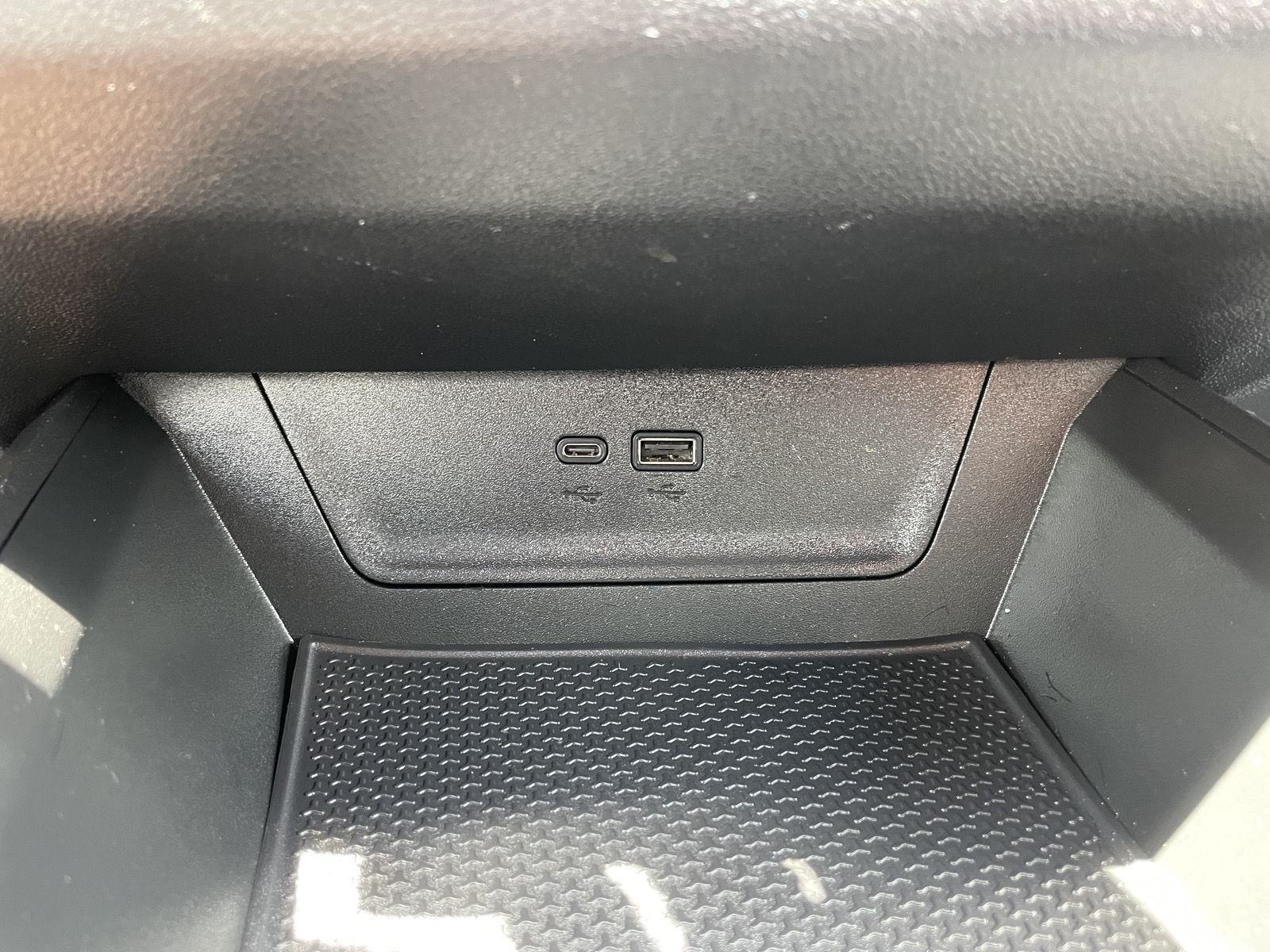 Vehicle photo 27
