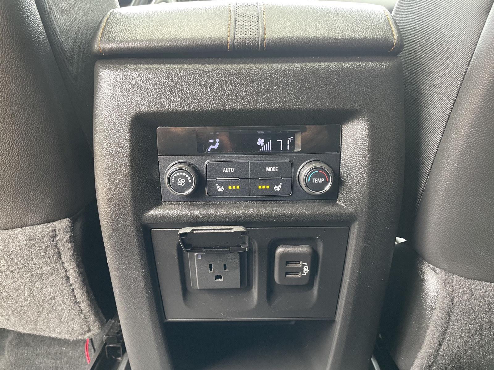Vehicle photo 23