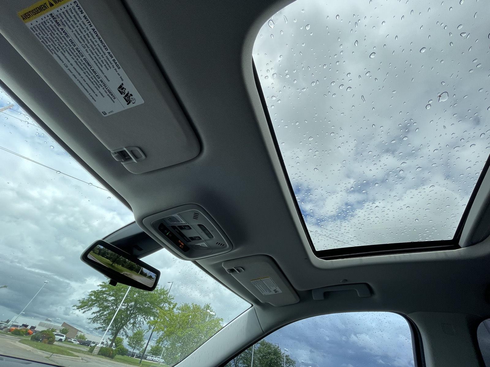 Vehicle photo 25