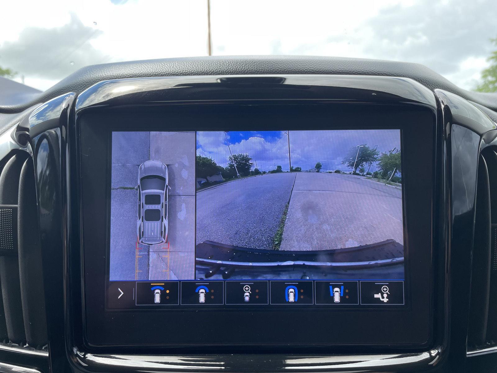 Vehicle photo 29