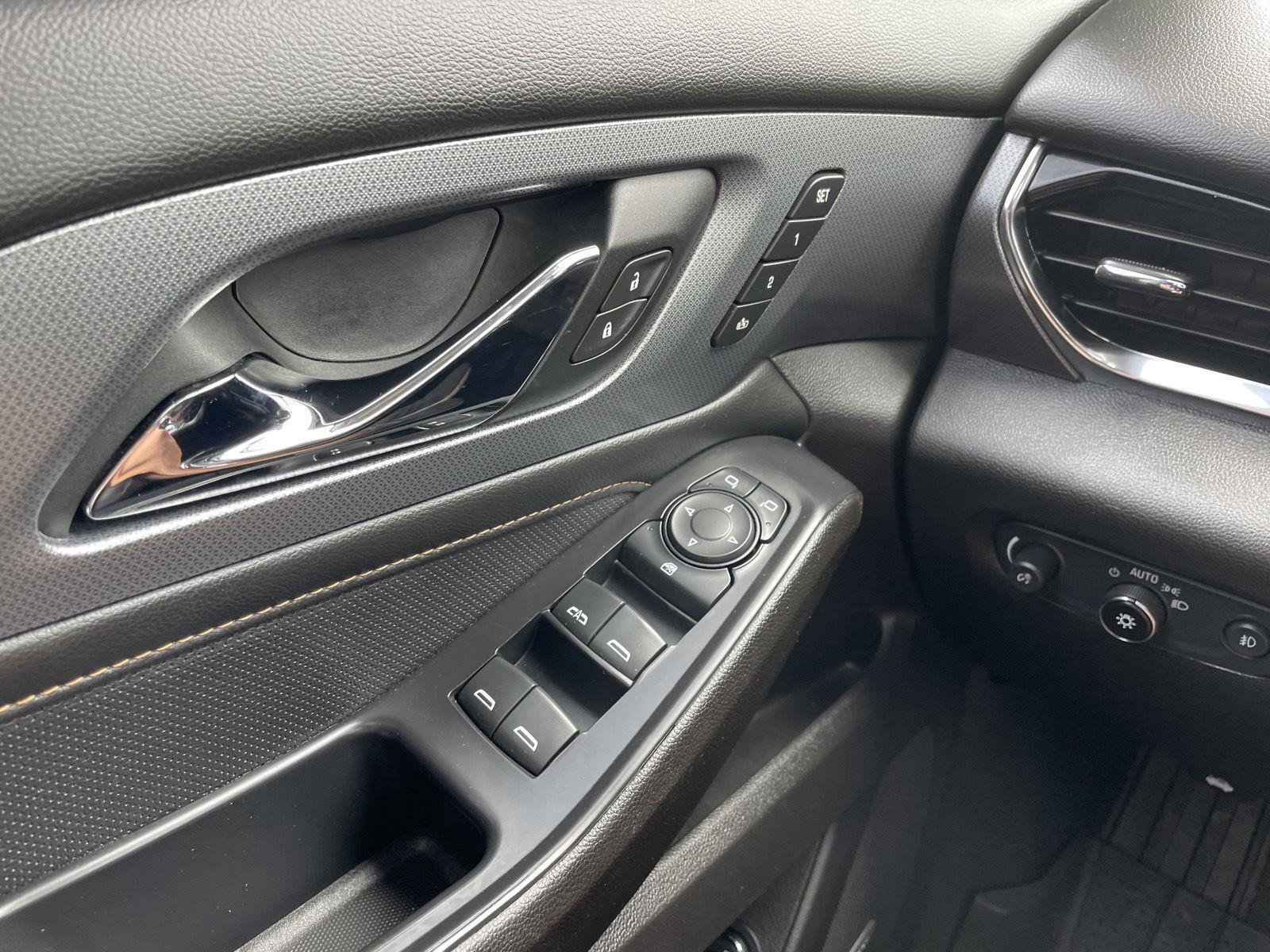 Vehicle photo 38