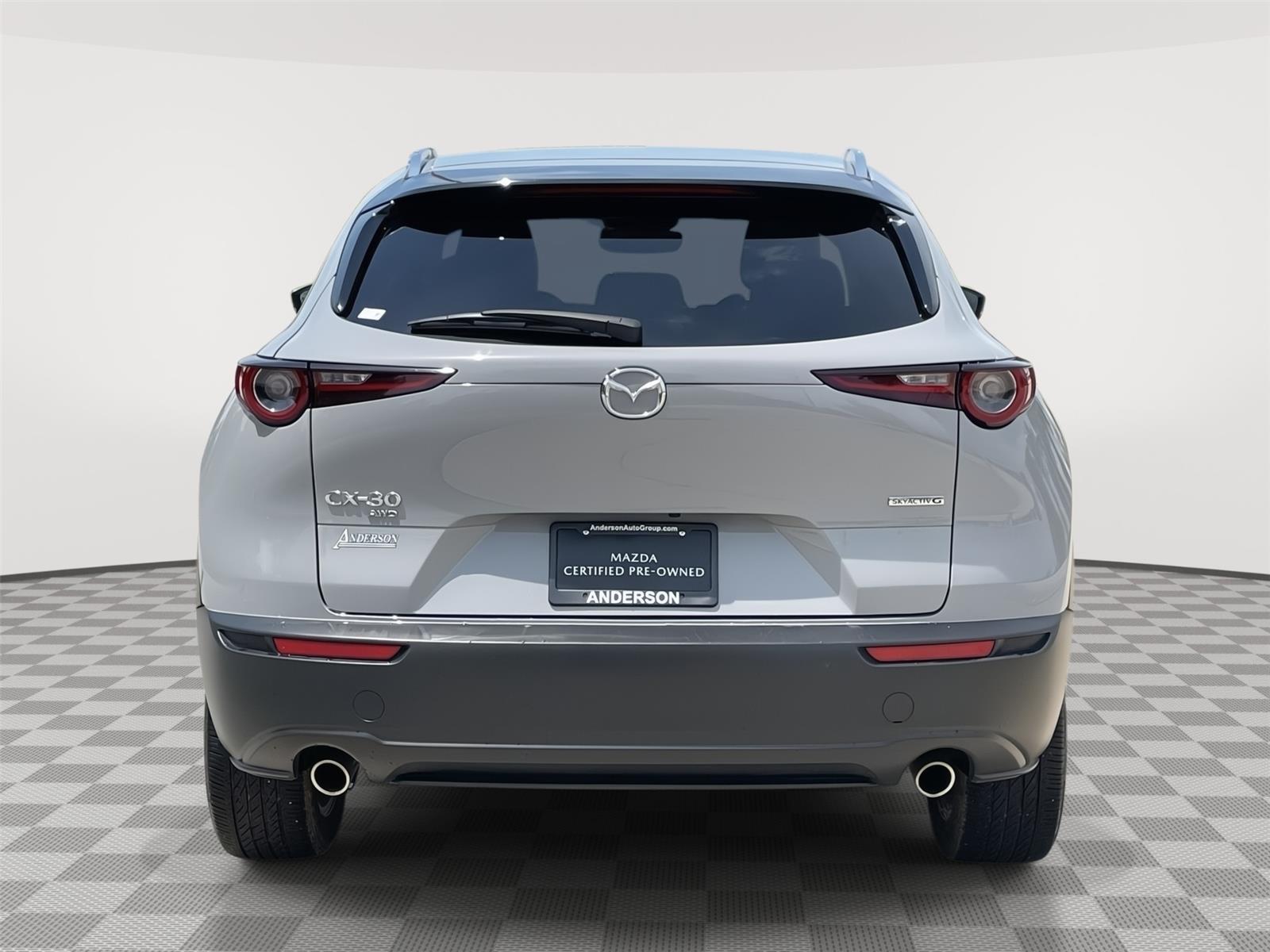 Vehicle photo 8