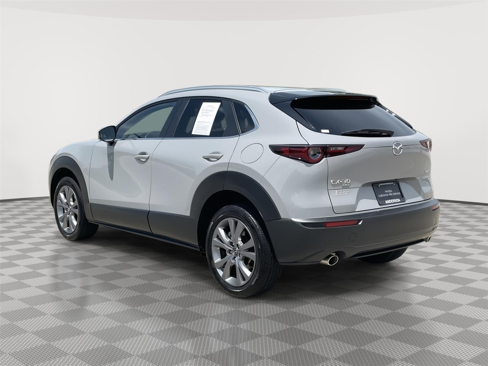 Vehicle photo 9