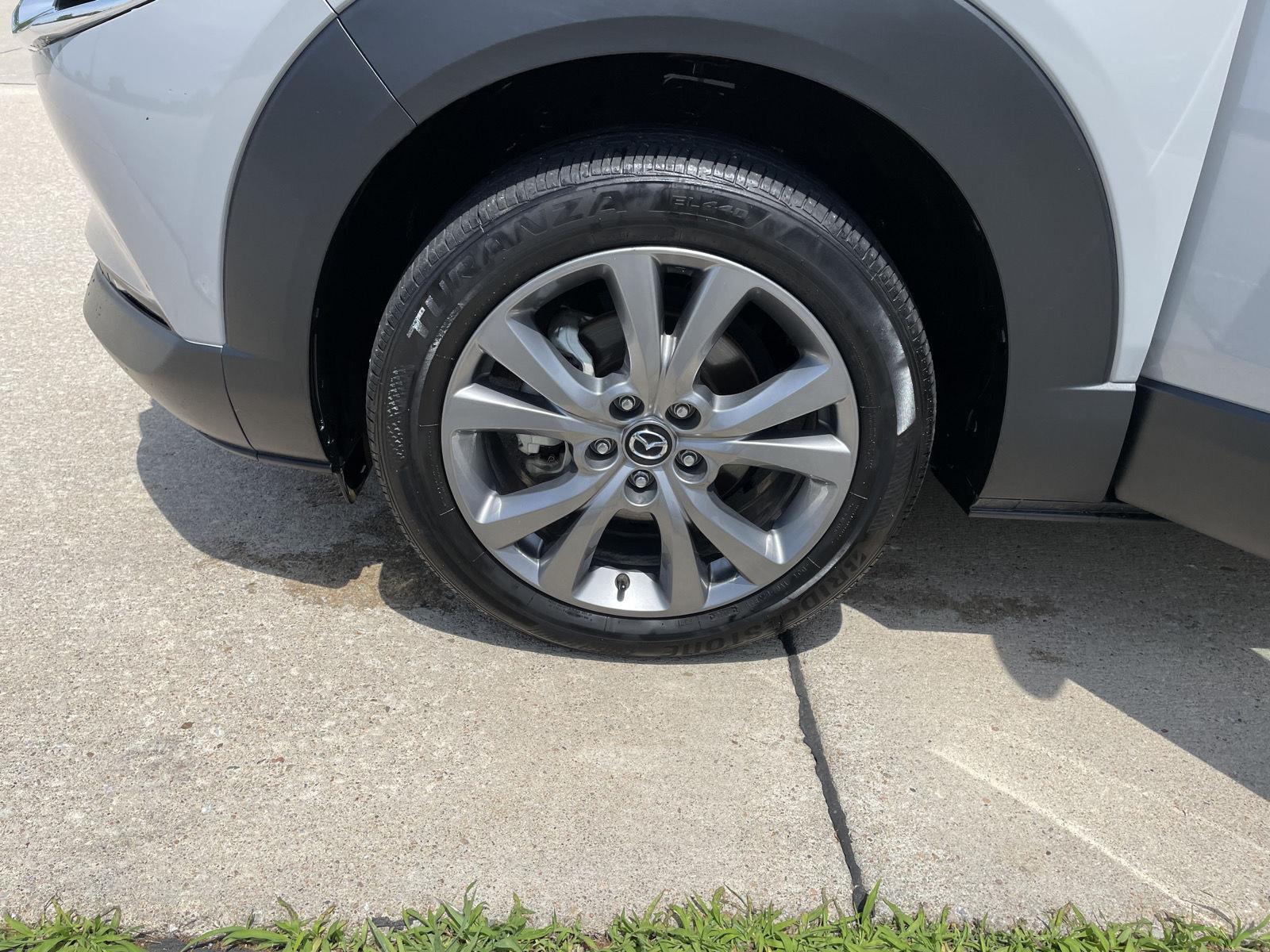 Vehicle photo 10