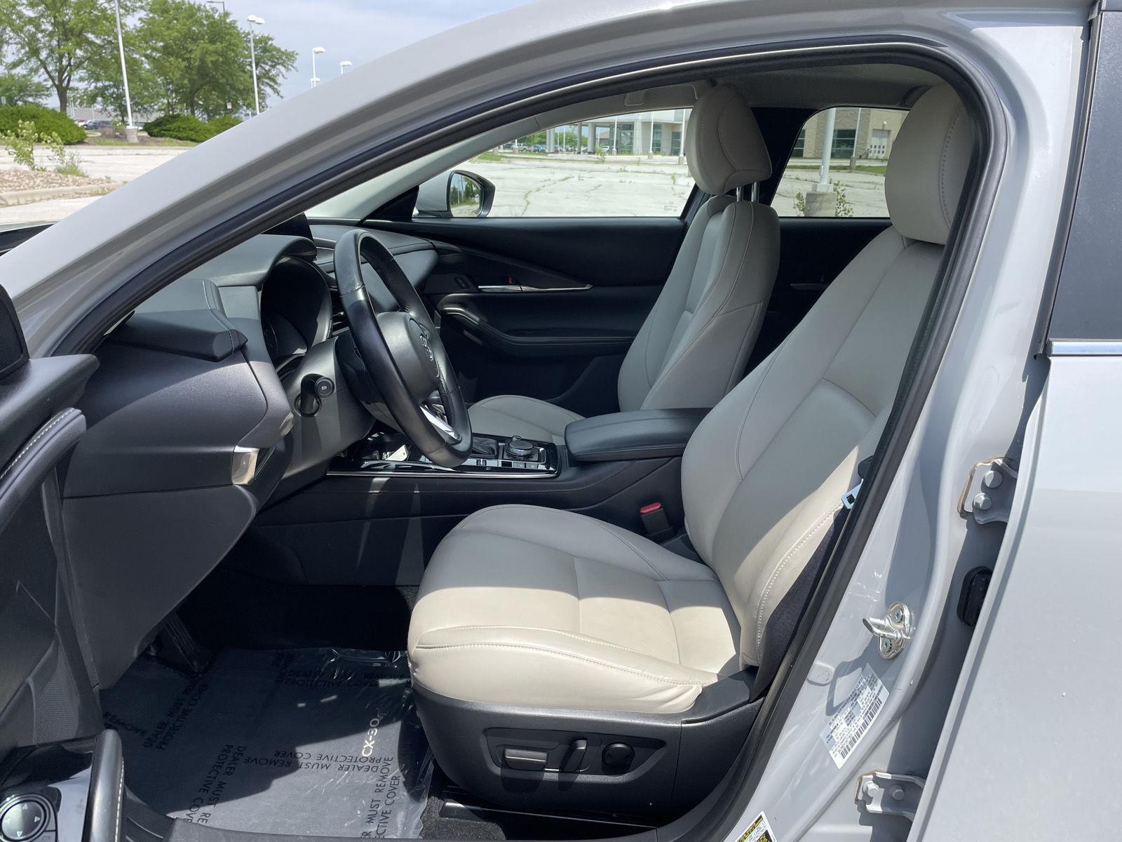 Vehicle photo 17