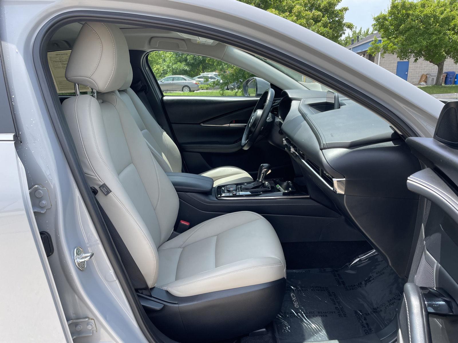 Vehicle photo 19