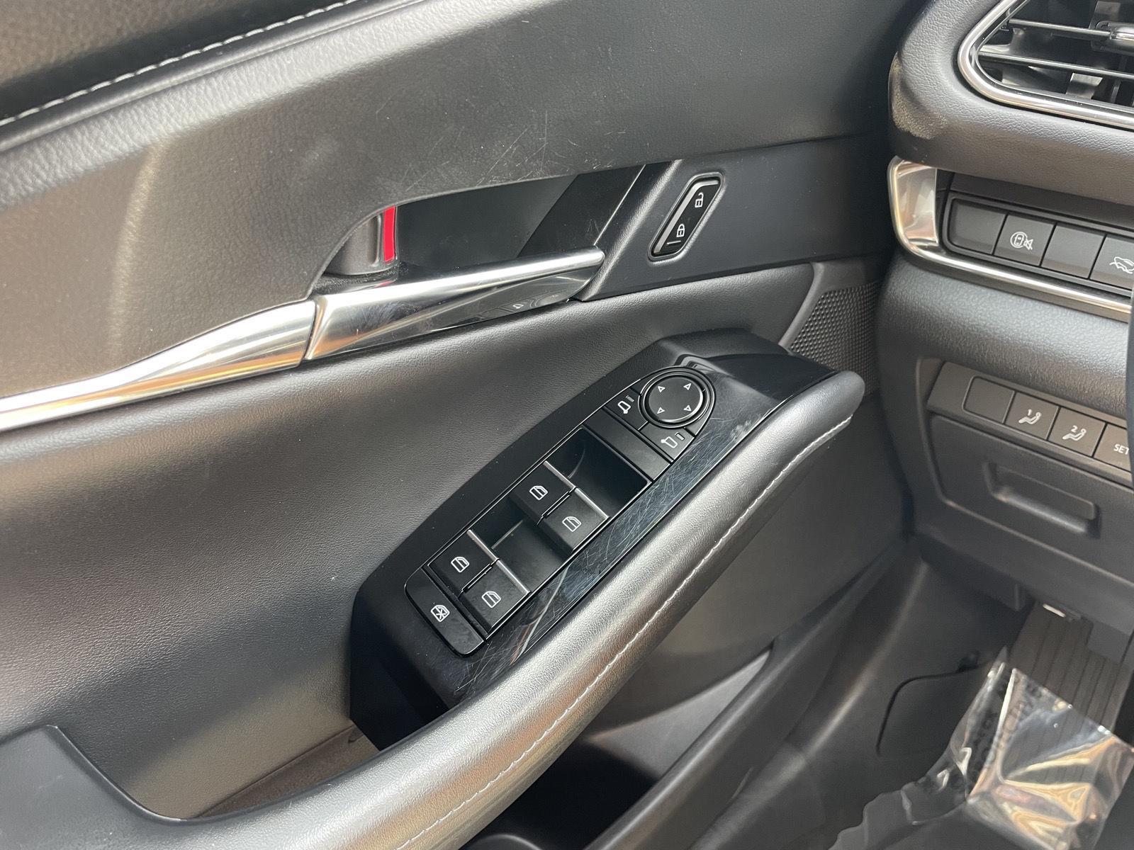 Vehicle photo 27