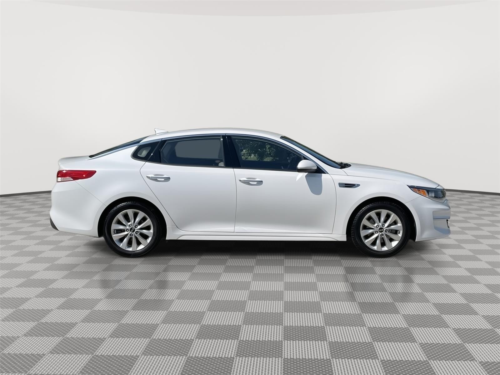 Pre-Owned 2018 Kia Optima for sale in Lincoln NE