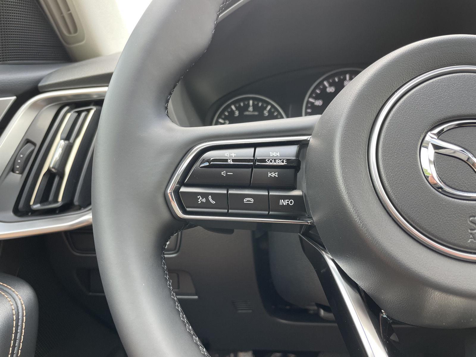 Vehicle photo 12