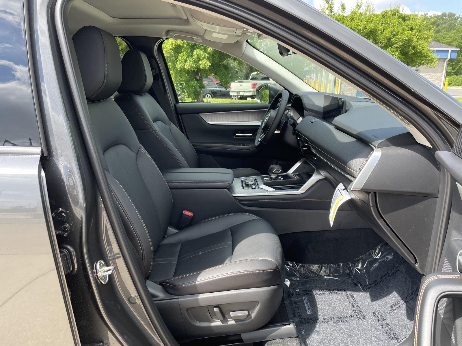 Vehicle photo 18