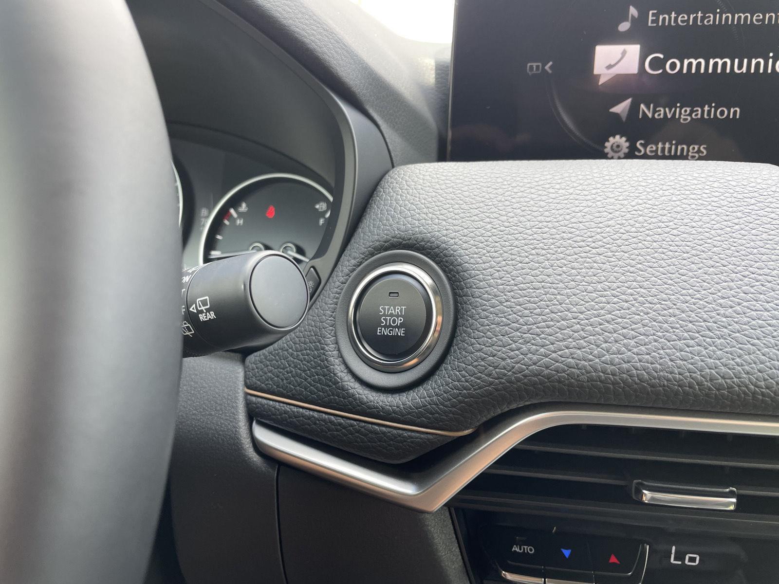 Vehicle photo 25