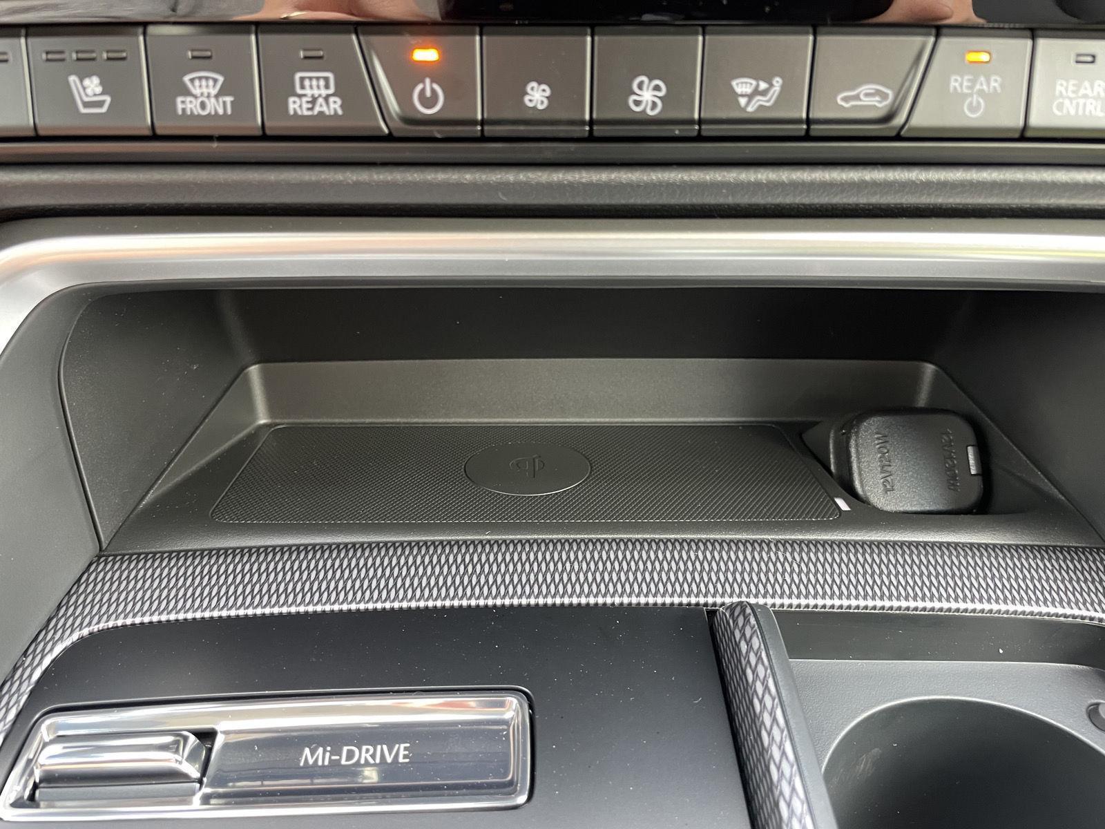 Vehicle photo 29