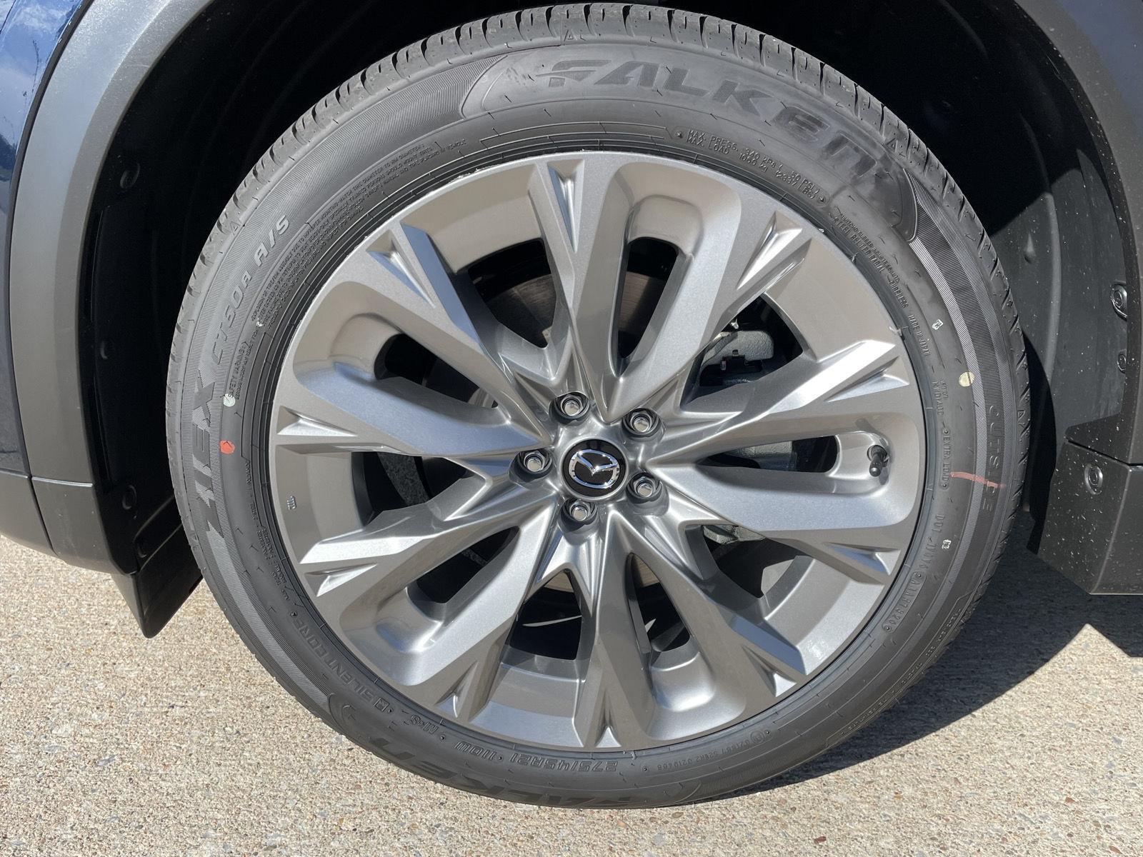 Vehicle photo 10